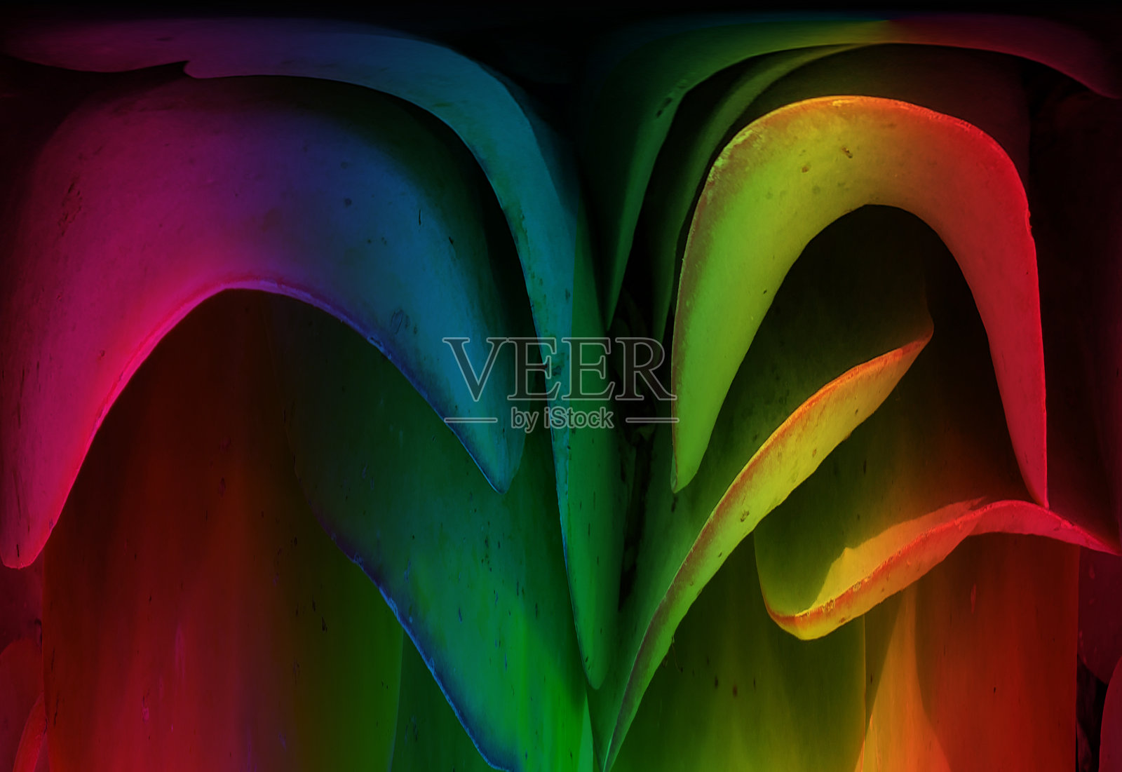 红色、紫色、绿色、蓝色、黄色和粉色的方块被数字修改成拱形形状照片摄影图片