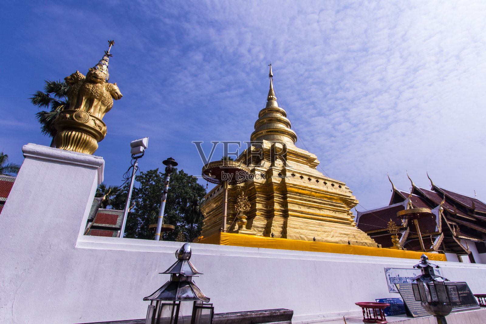 泰国清迈,Phra That Si Chom Thong Vora Vihan宝塔照片摄影图片