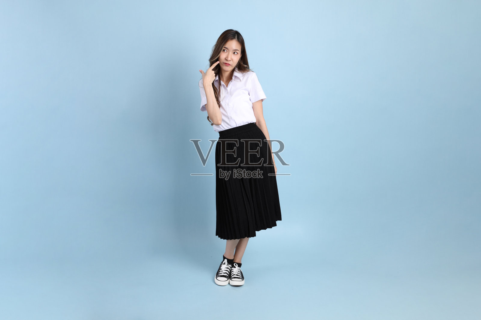 穿校服的女孩照片摄影图片