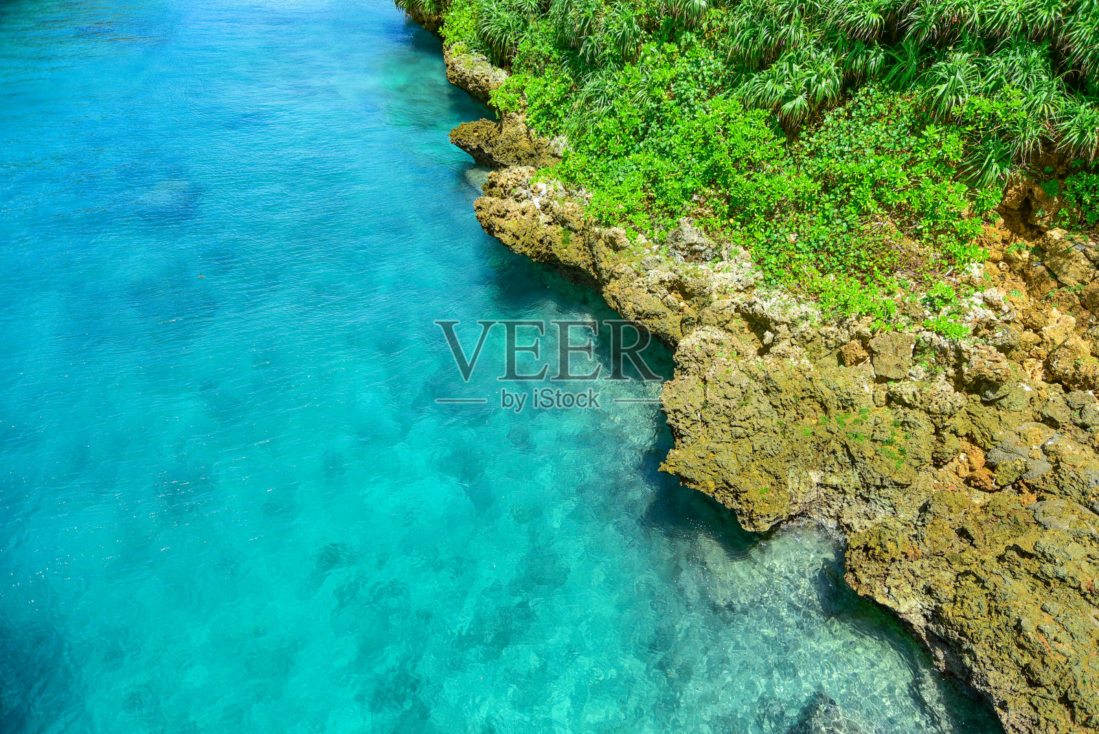 冲绳的壮丽景色,大海的颜色非常美丽照片摄影图片