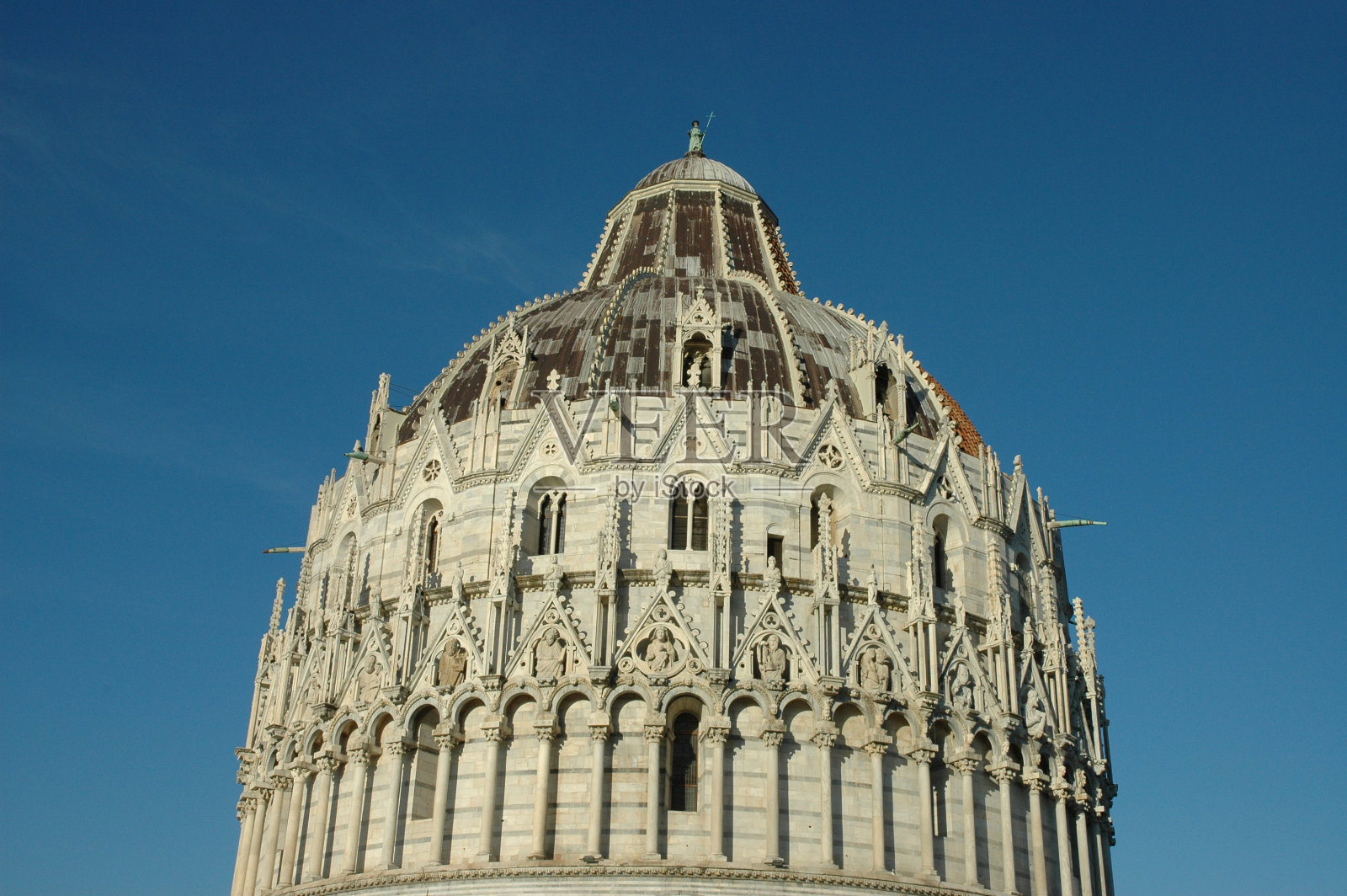 比萨大教堂广场的圣玛丽亚·阿松塔大教堂的圆顶照片摄影图片