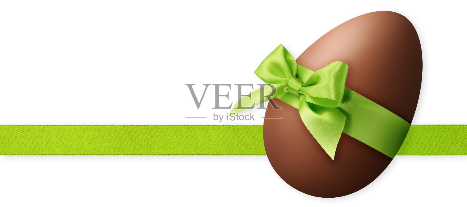 复活节快乐装饰巧克力蛋用浅绿色闪亮的缎带蝴蝶结,孤立在白色背景上。模板标签,礼品贺卡,促销购物横幅或门票销售价格照片摄影图片