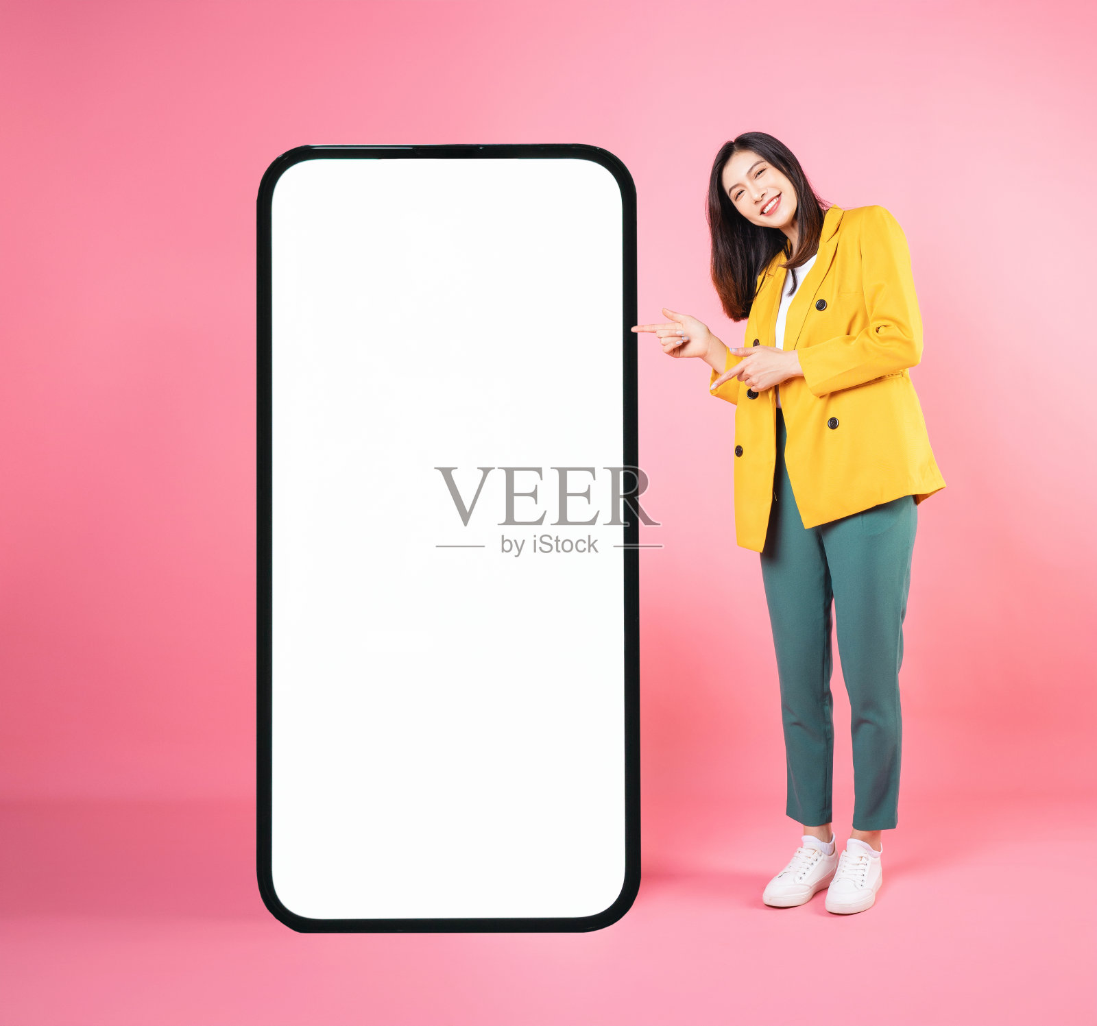 年轻的亚洲女商人的智能手机模型的形象照片摄影图片