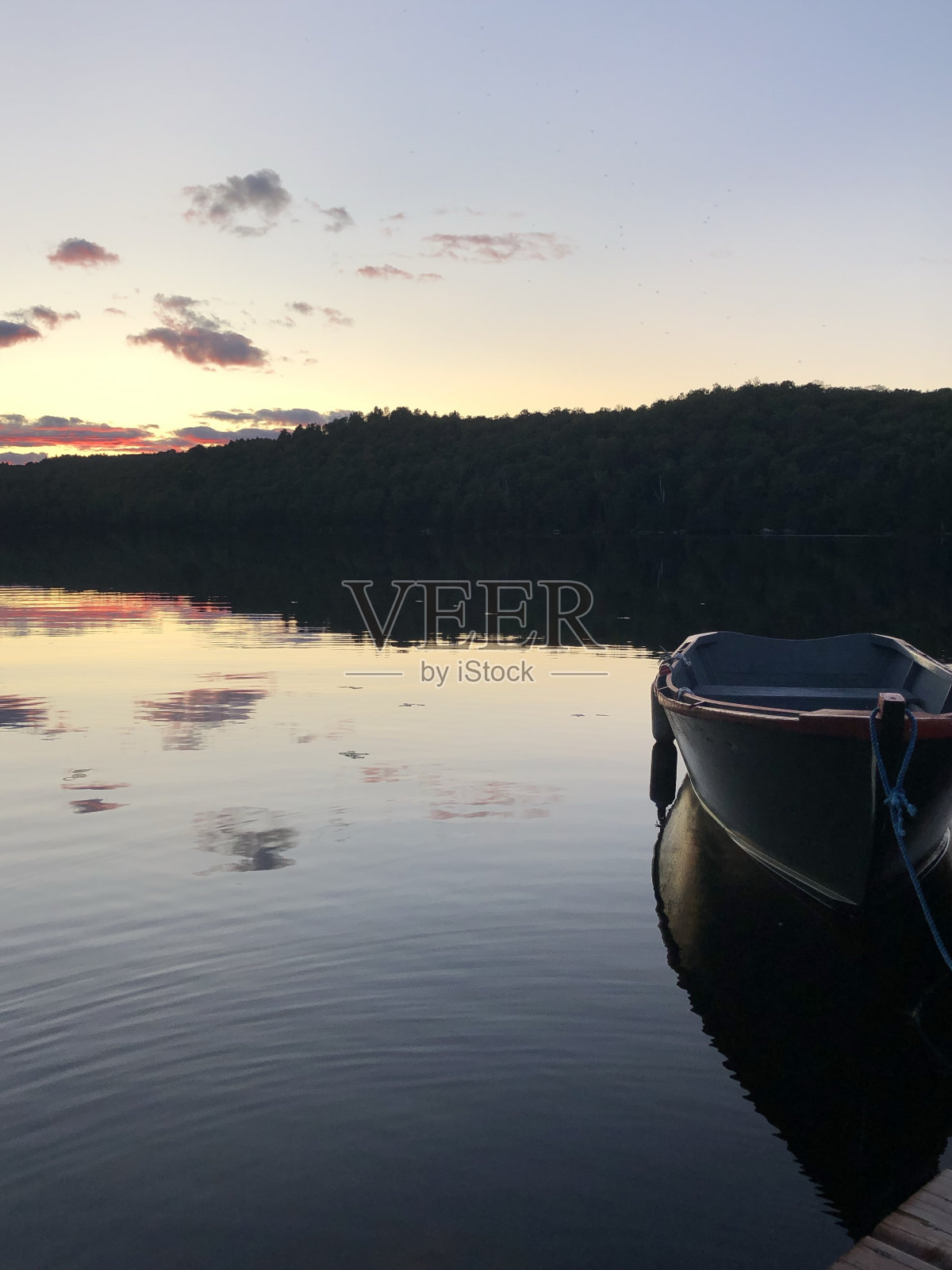 湖上的船照片摄影图片