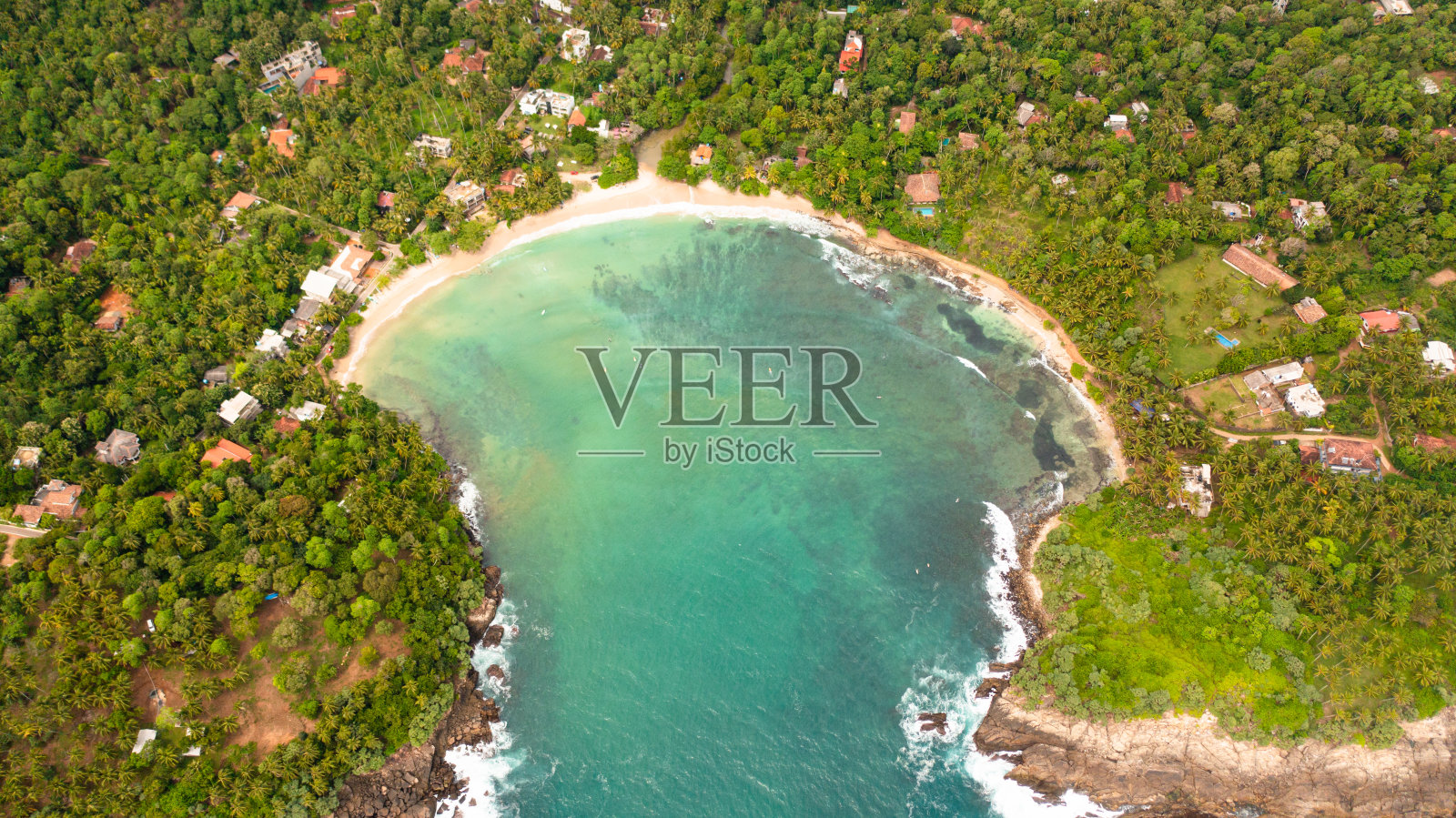 斯里兰卡的Hiriketiya海滩。照片摄影图片