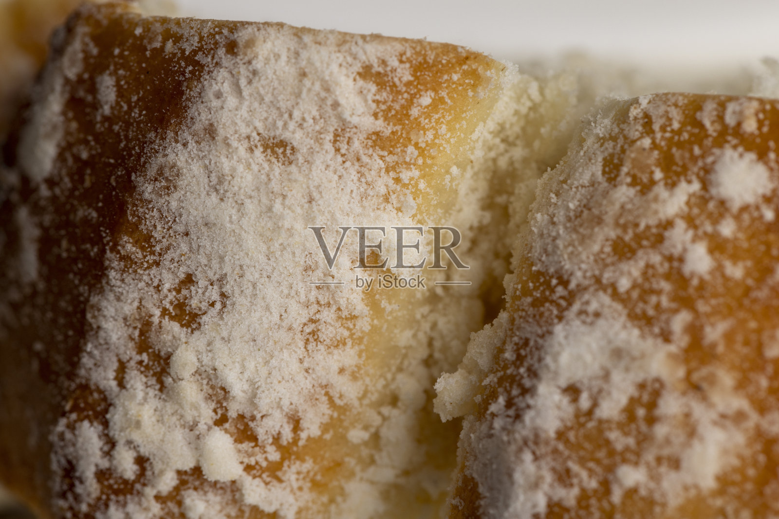 由小麦粉加上牛奶中的甜干酪制成的甜糕点照片摄影图片