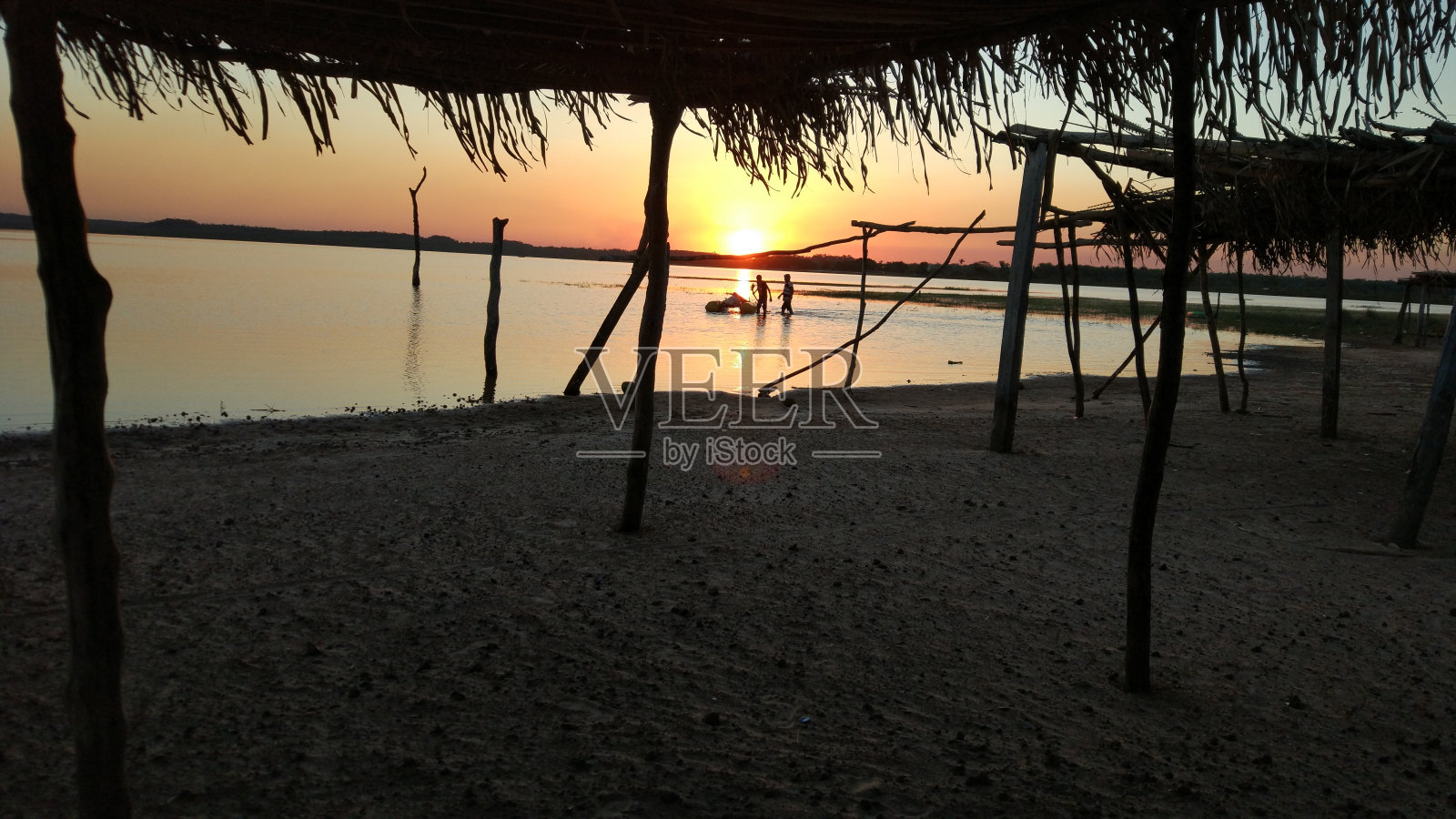 Sunset at the Calf Dam in José de Freitas Piauí照片摄影图片