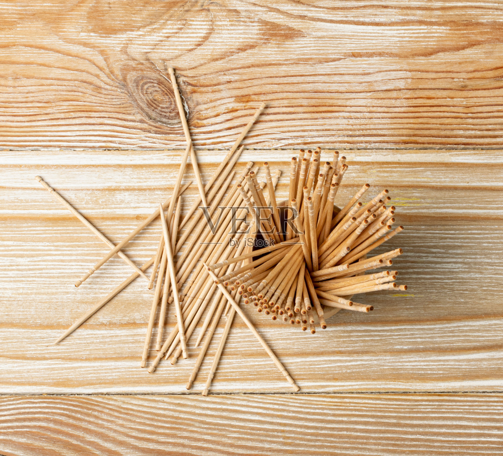 木制牙签的木头背景与复制空间,平铺牙签,牙签顶部视图模型照片摄影图片