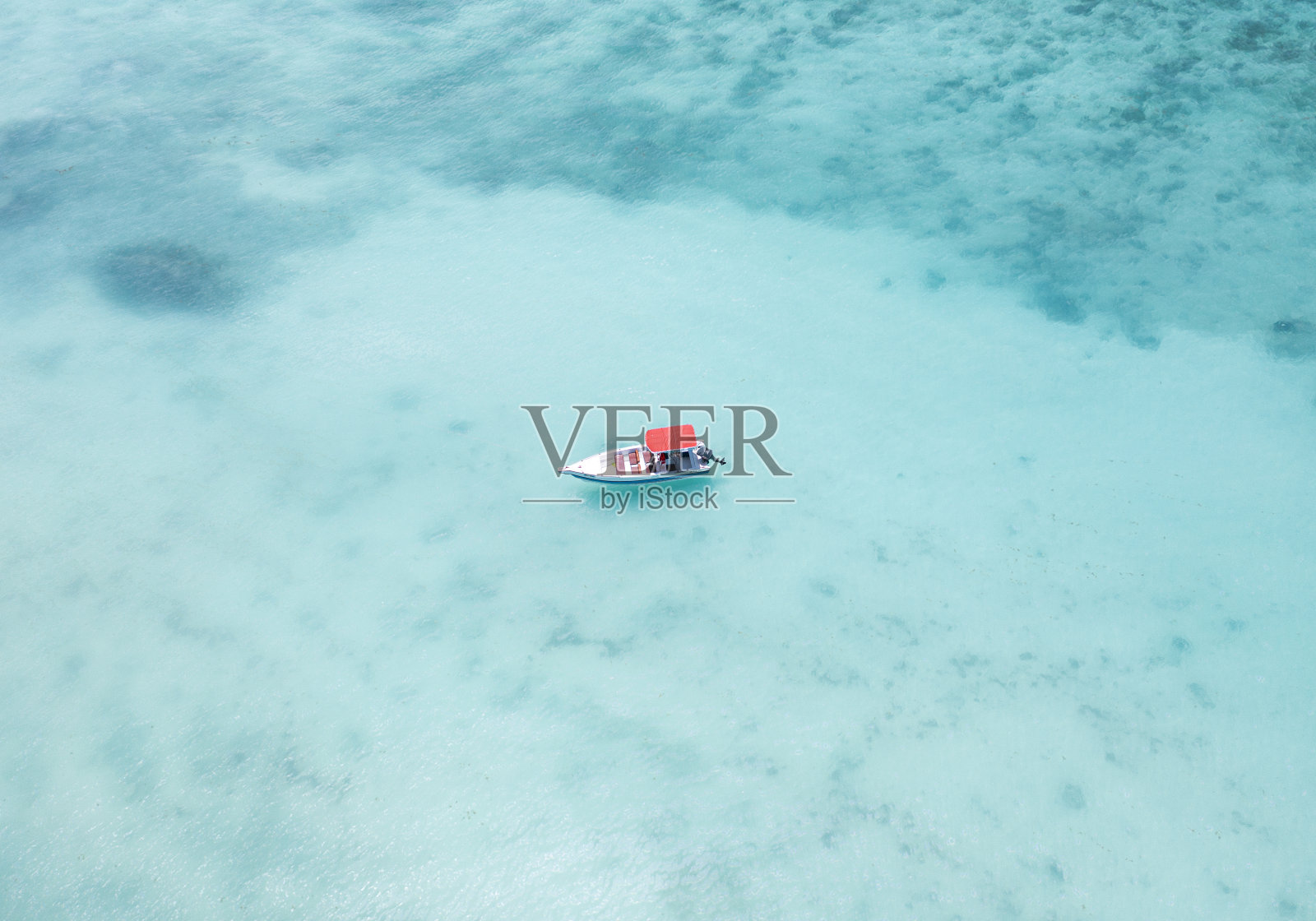 航拍海滩照片照片摄影图片