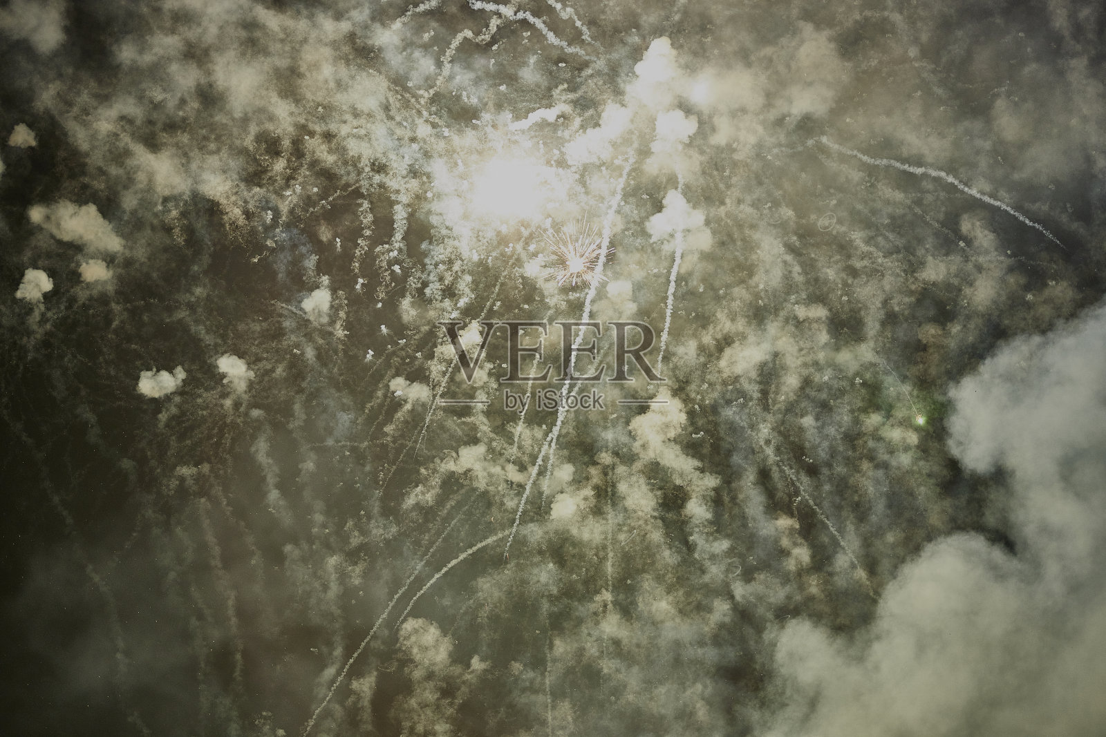 五彩缤纷的烟火照片摄影图片