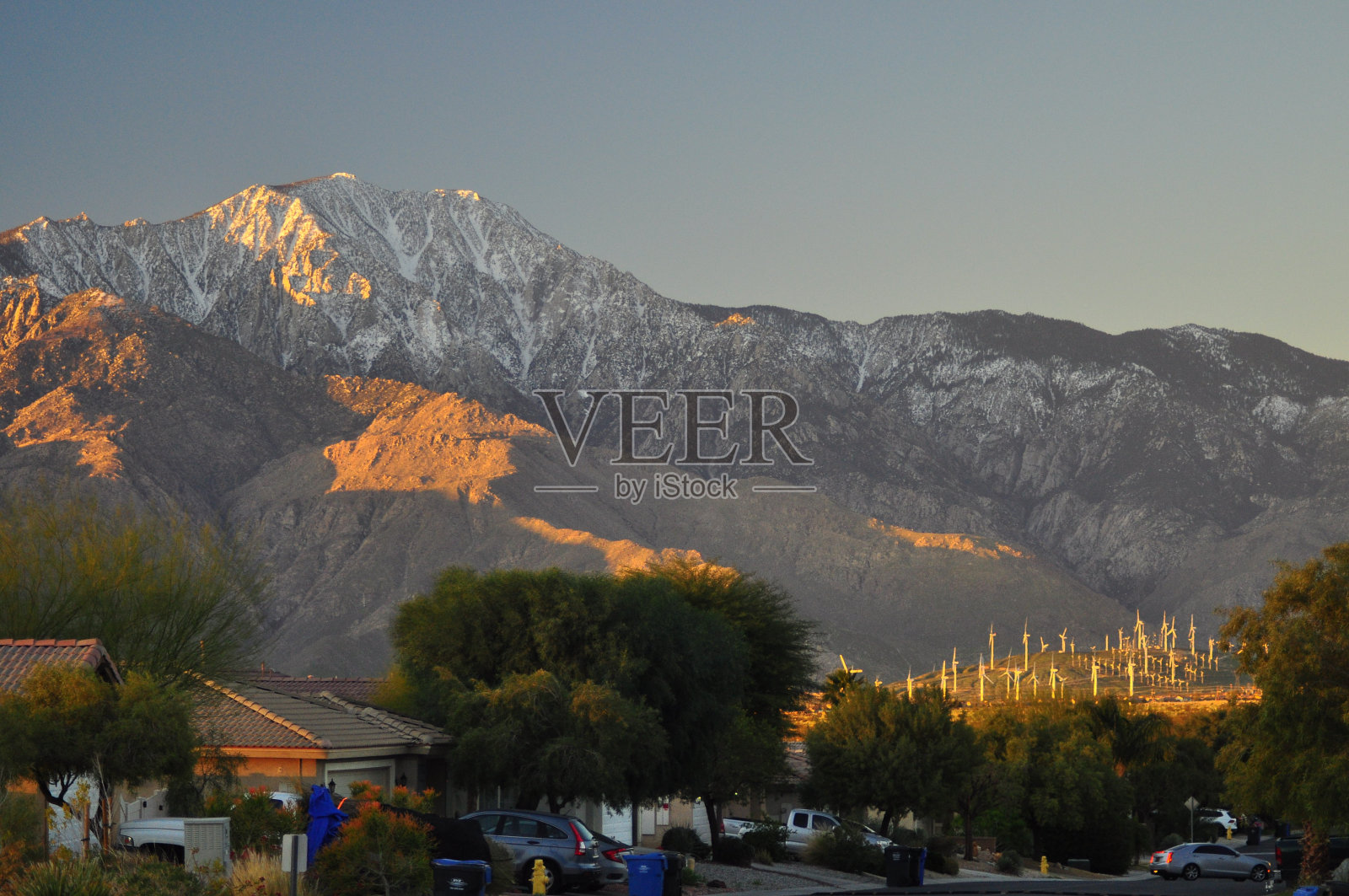 早晨的熙熙攘攘照片摄影图片