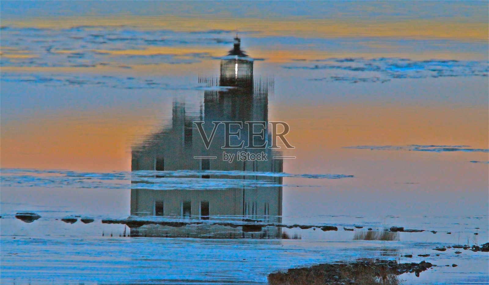 冰上灯塔照片摄影图片