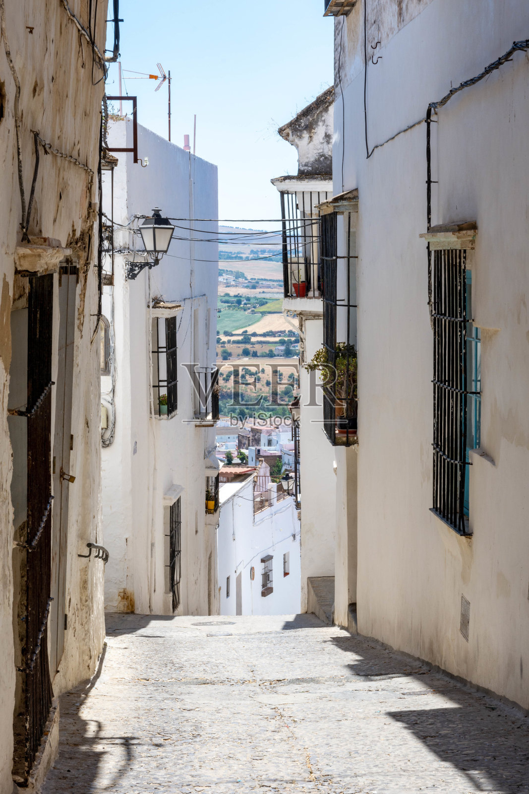 这是西班牙加的斯省的一个典型的白人村庄,位于安达卢西亚的阿科斯·德拉·弗朗特拉照片摄影图片