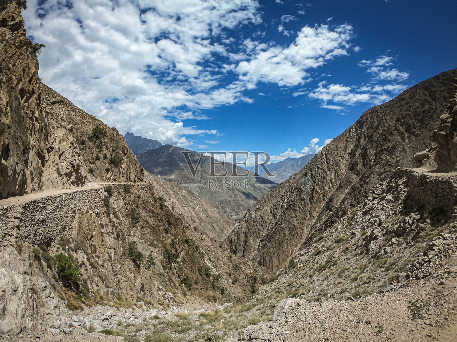 仙草甸路照片摄影图片