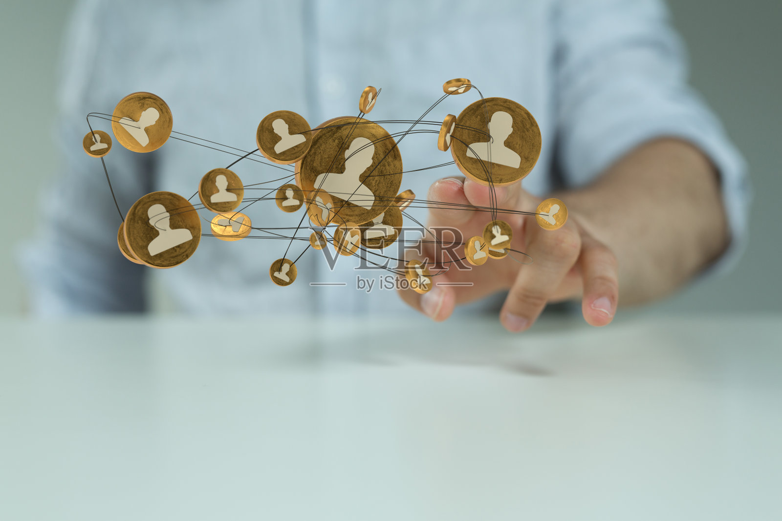 网络团队中人物剪影的3D渲染,真人指向它照片摄影图片