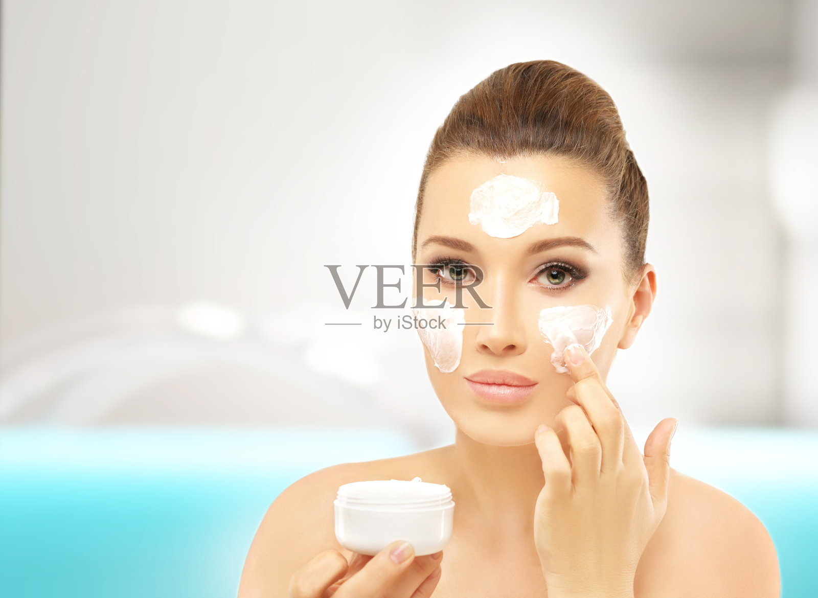 涂抹面霜,神奇的抗衰老面霜照片摄影图片