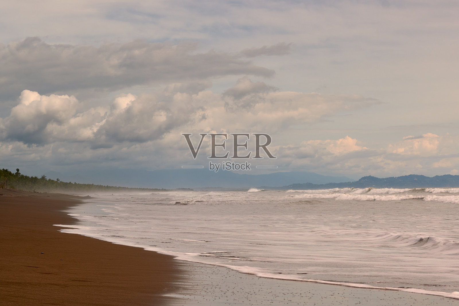 在日落天空下的哥斯达黎加海滩特写镜头照片摄影图片