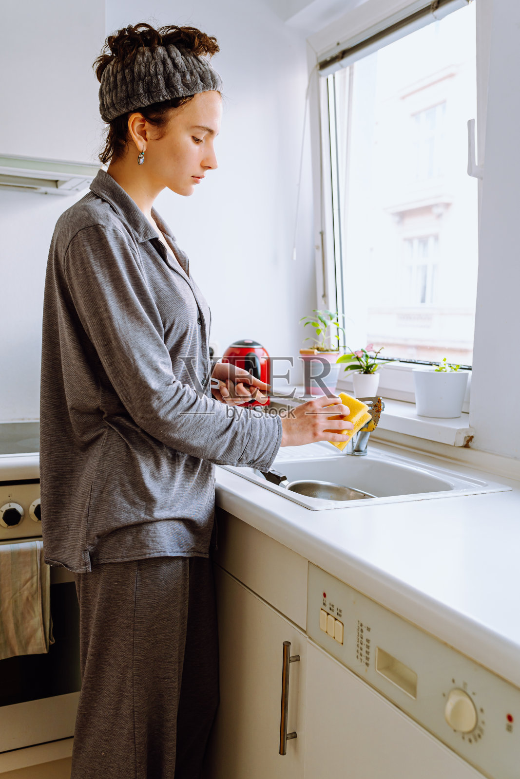 洗碗,做家务照片摄影图片