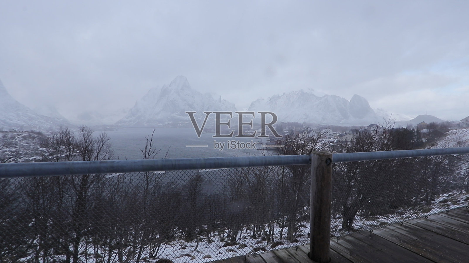 罗弗敦群岛,挪威渔村赖纳大雪纷飞照片摄影图片