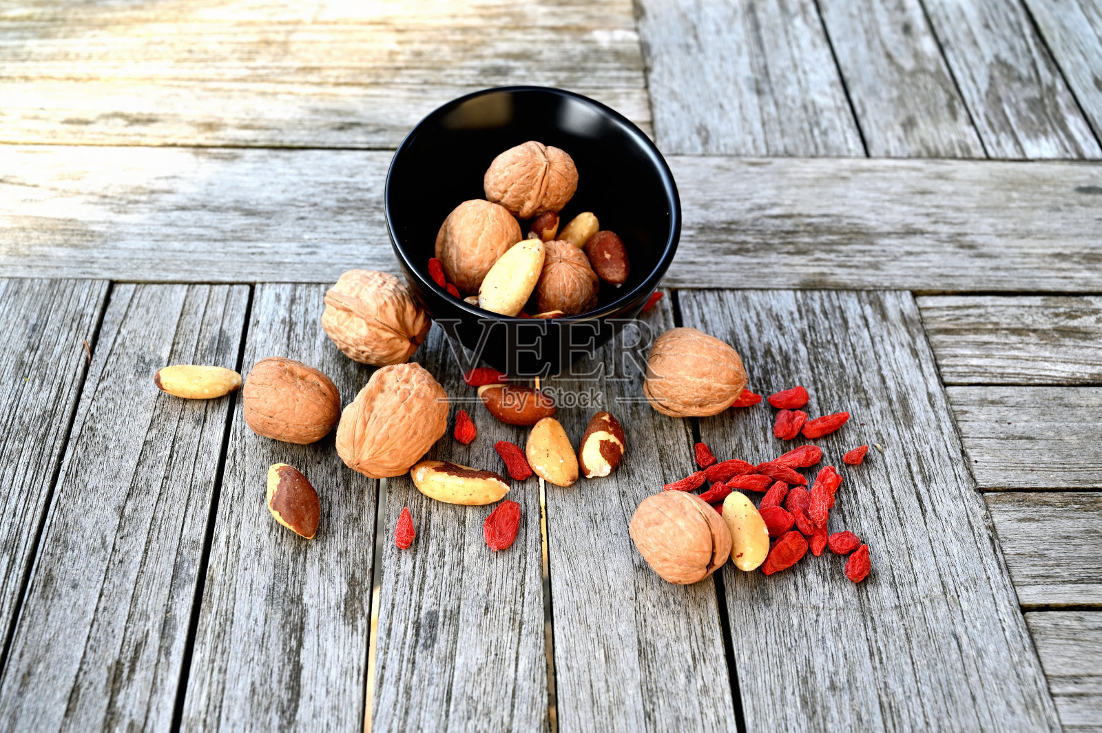 核桃,巴西坚果和红枸杞干照片摄影图片