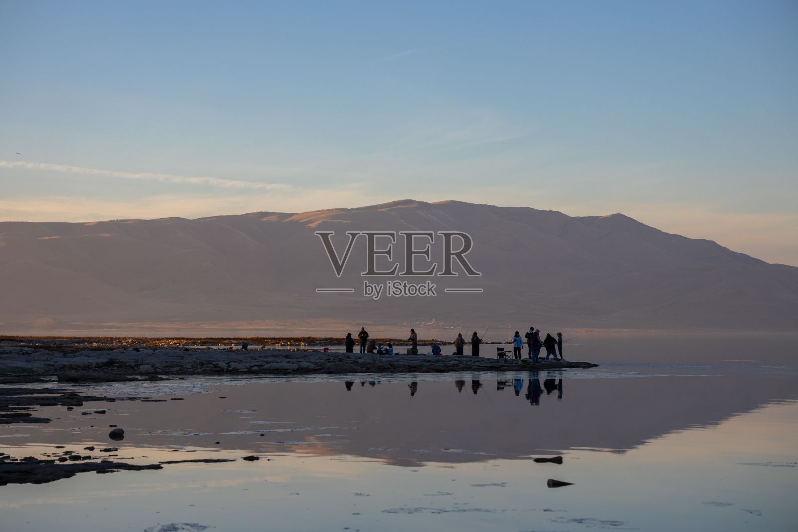 犹他州立湖中山脉的倒影照片摄影图片