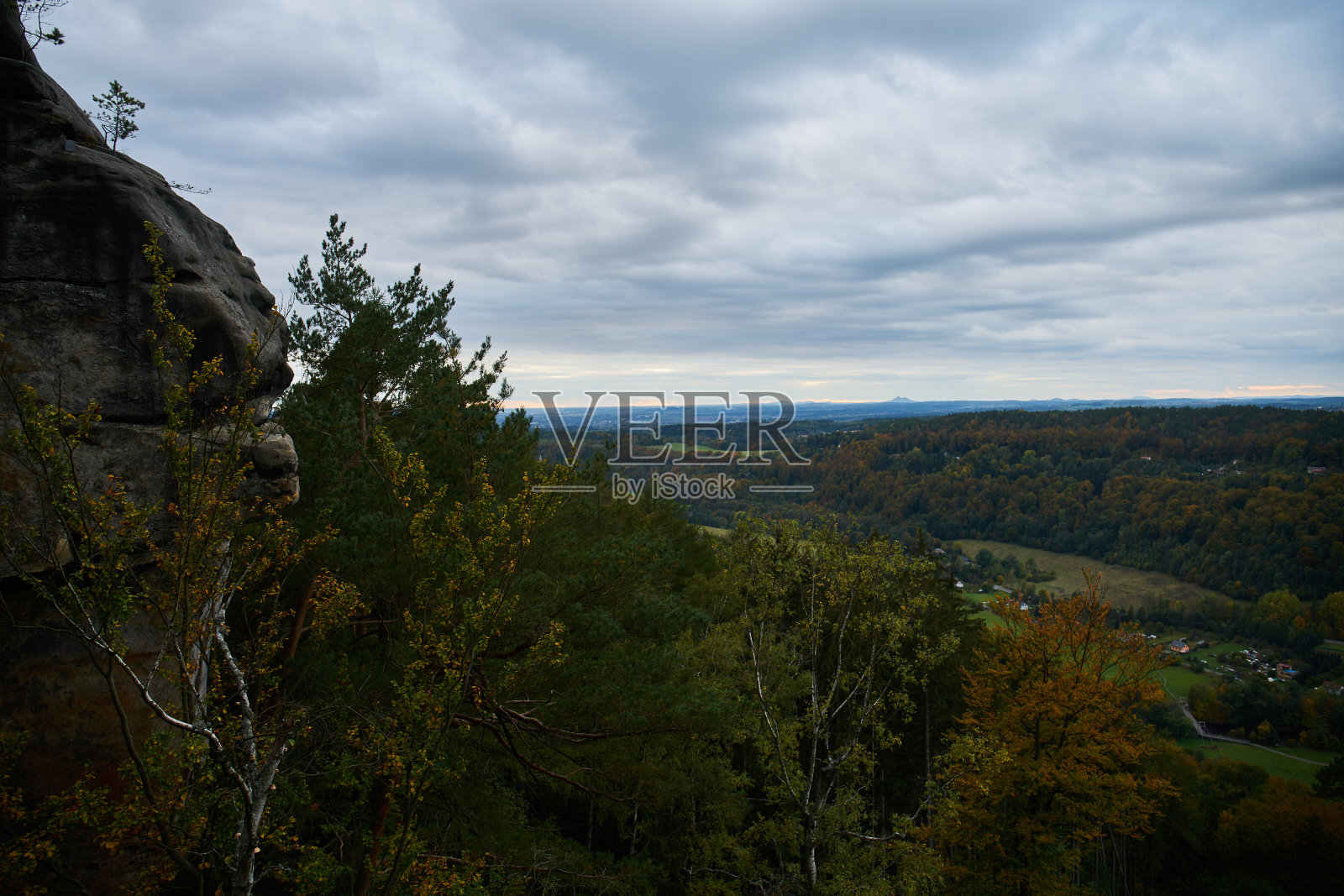 秋天的场景 贝塞德尼克·斯卡利照片摄影图片