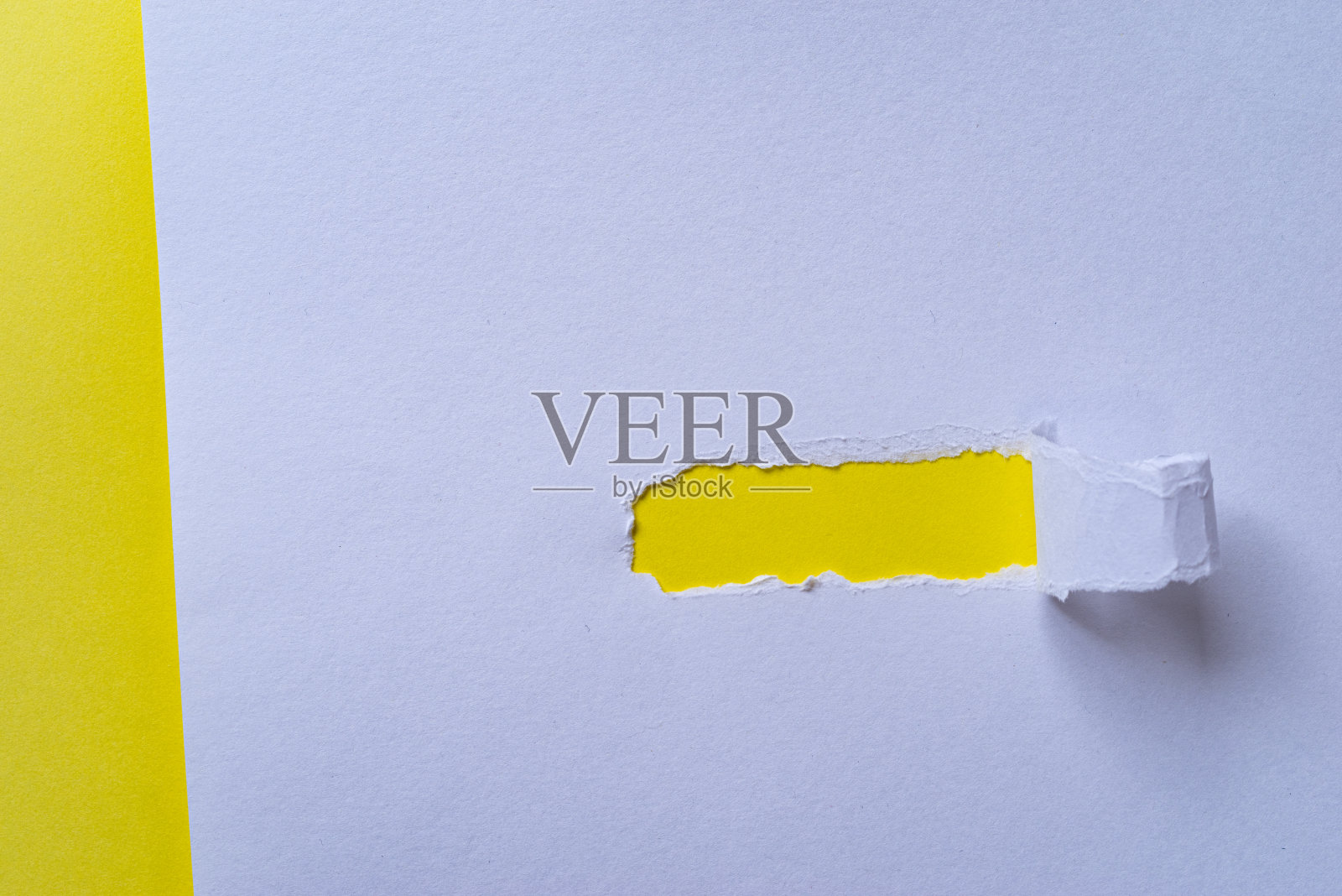 带孔图纸照片摄影图片