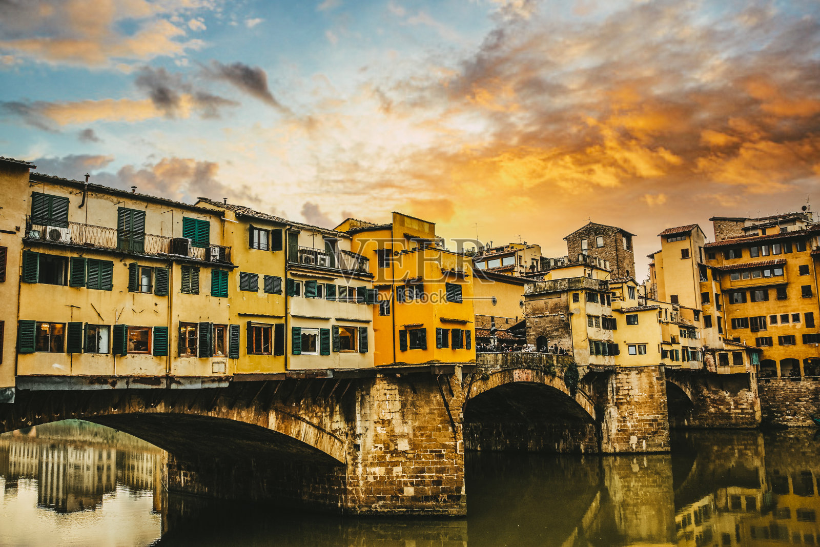 阿诺河上的普恩特·维奇奥照片摄影图片