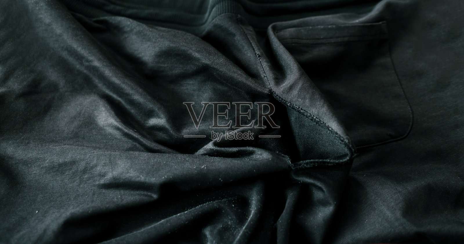 黑色针织破洞裤照片摄影图片