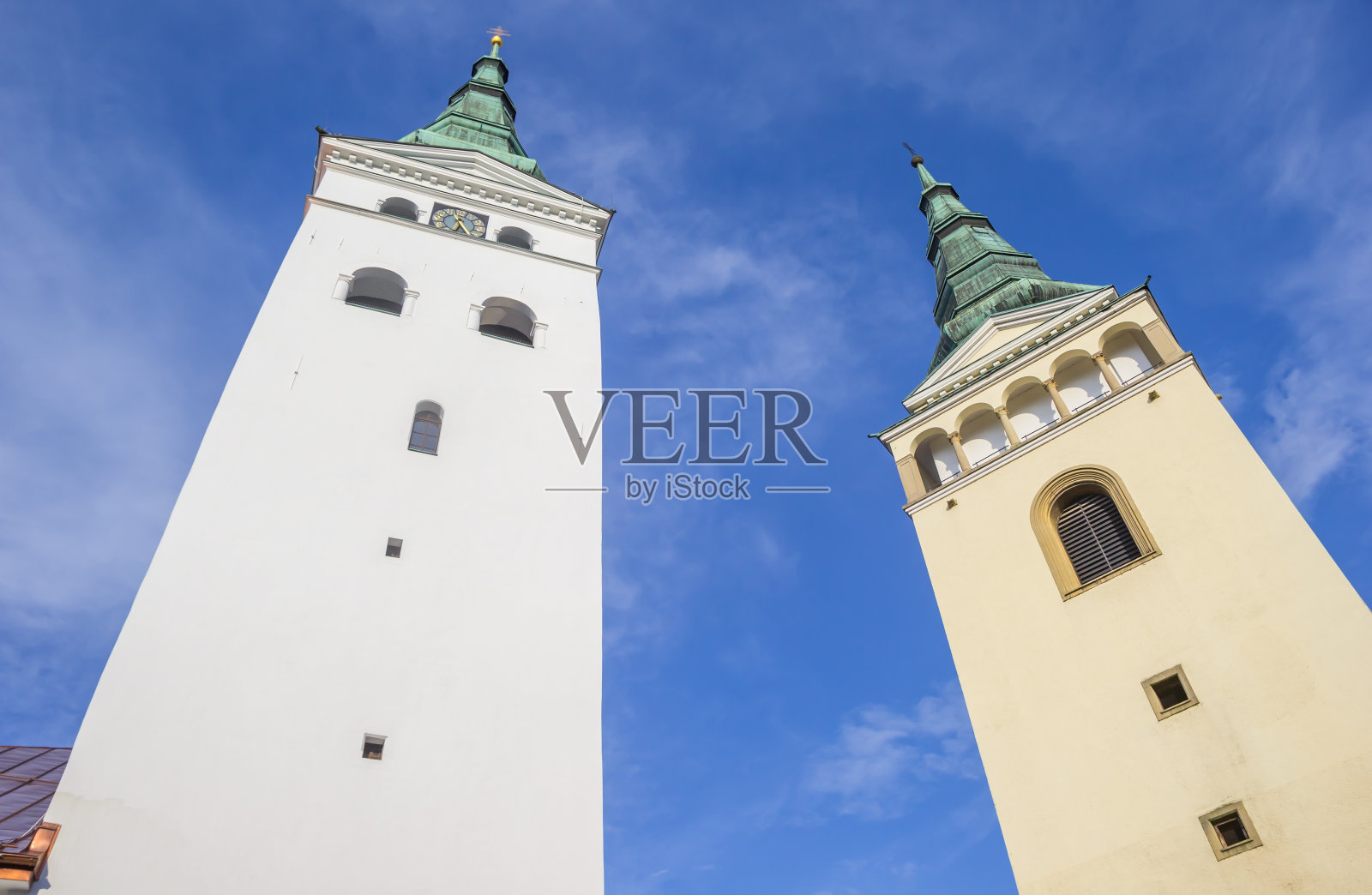 济利纳市中心历史悠久的大教堂的塔楼照片摄影图片