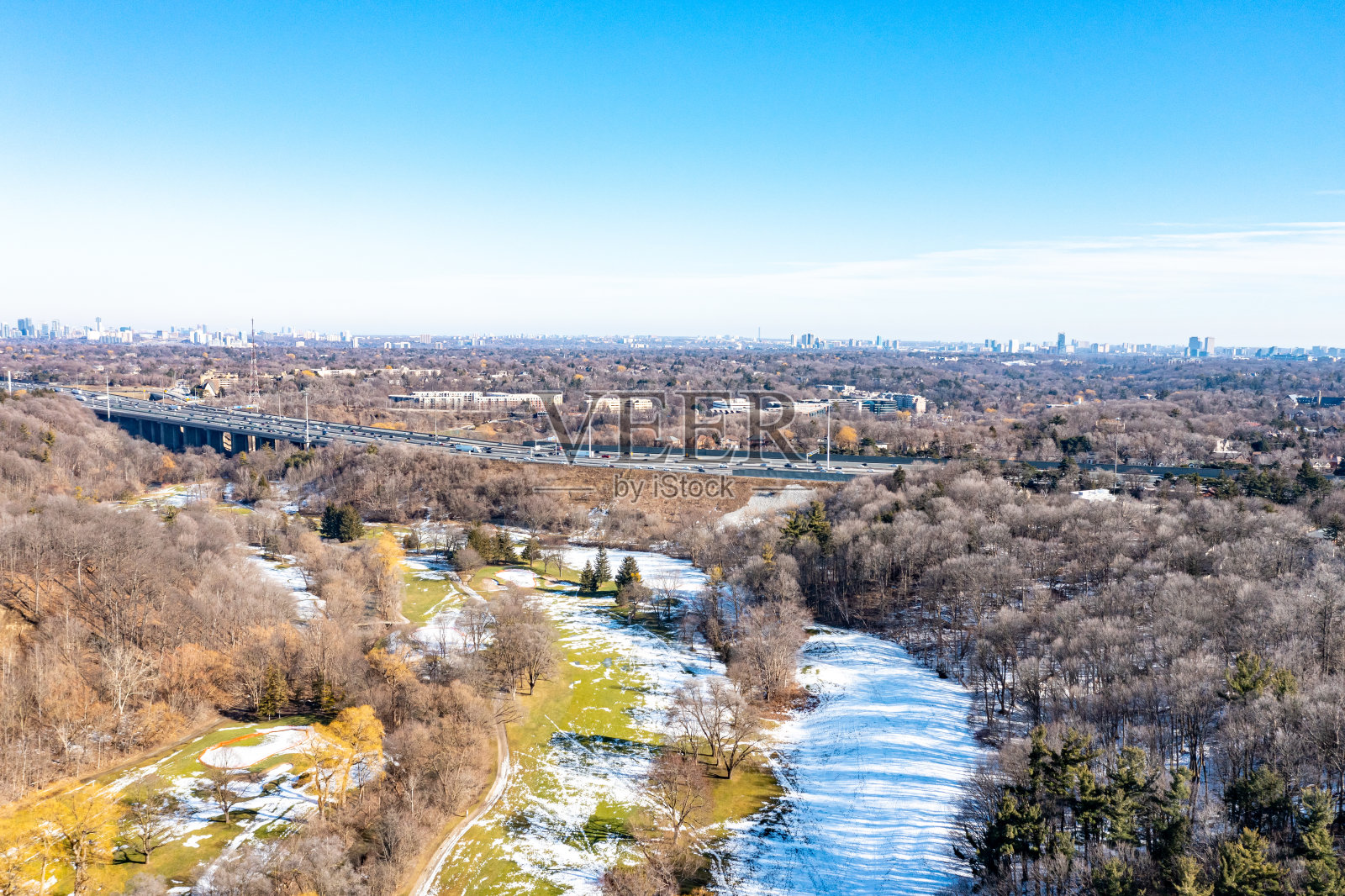 厄尔贝尔斯公园和401号高速公路,北约克,加拿大照片摄影图片