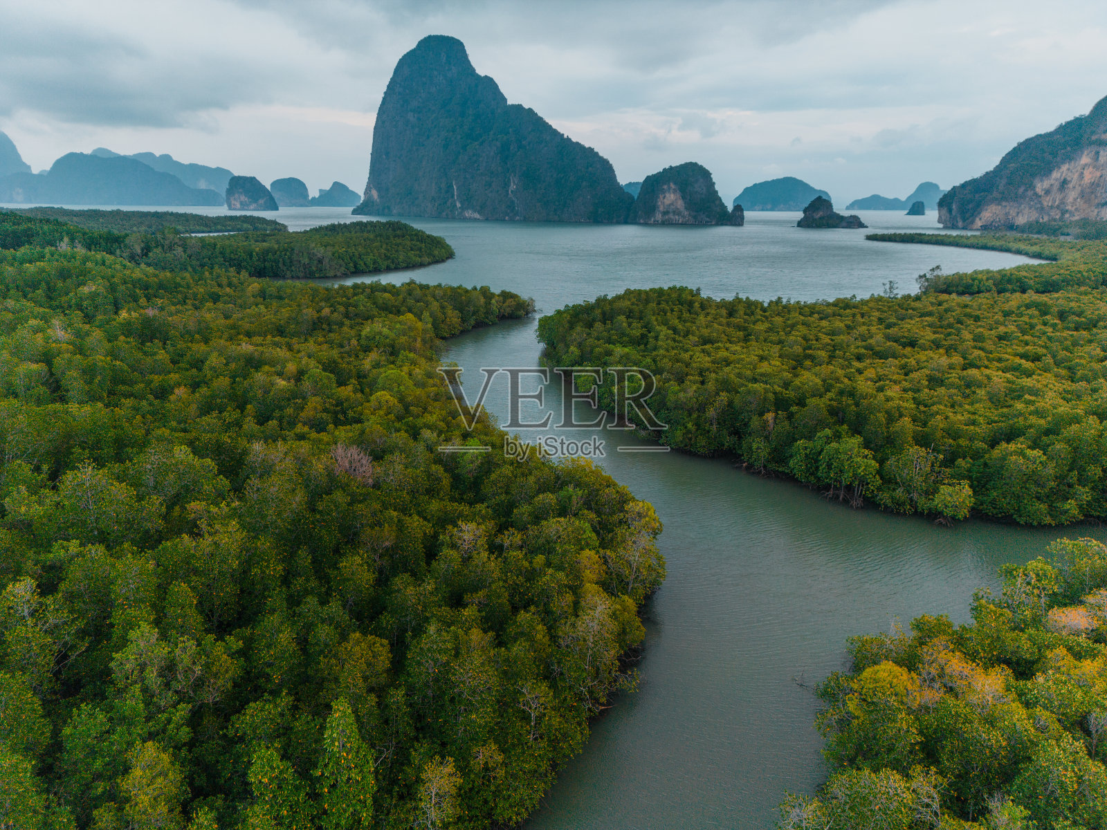 日出时攀牙的鸟瞰图照片摄影图片