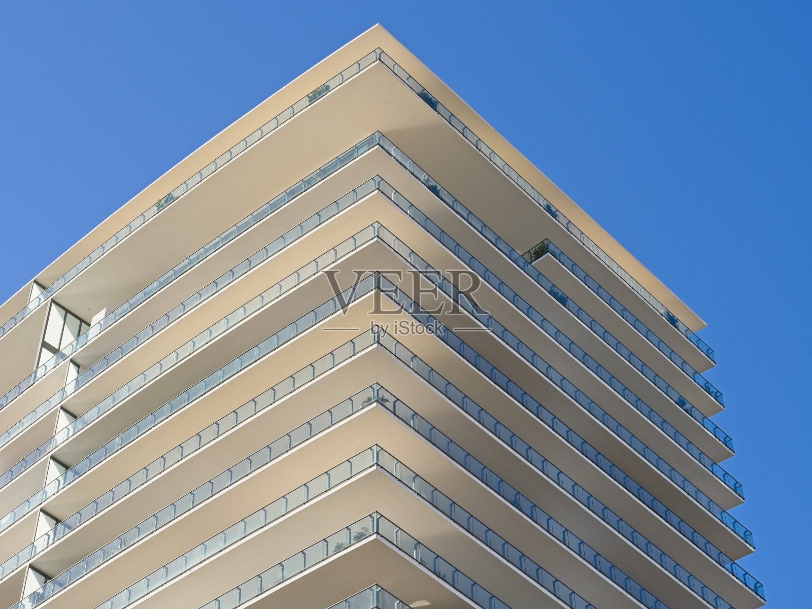 迈阿密海滩公寓的窗户和阳台细节照片摄影图片