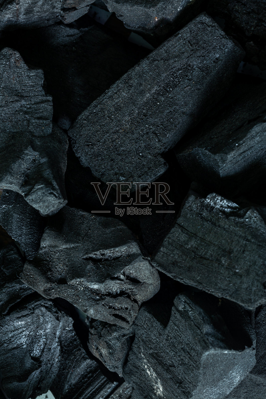宏观木炭背景,木炭,烧烤煤顶视图。黑色木炭纹理背景。照片摄影图片