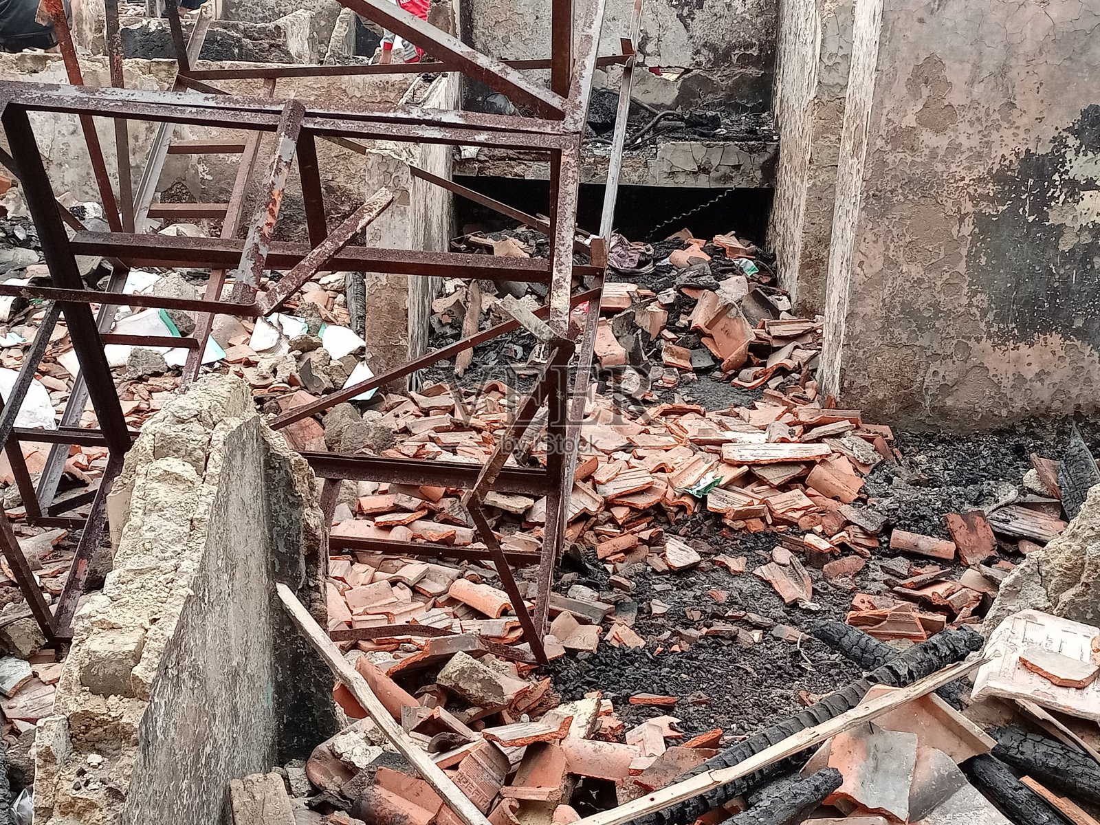 烧焦的碎片(火)照片摄影图片