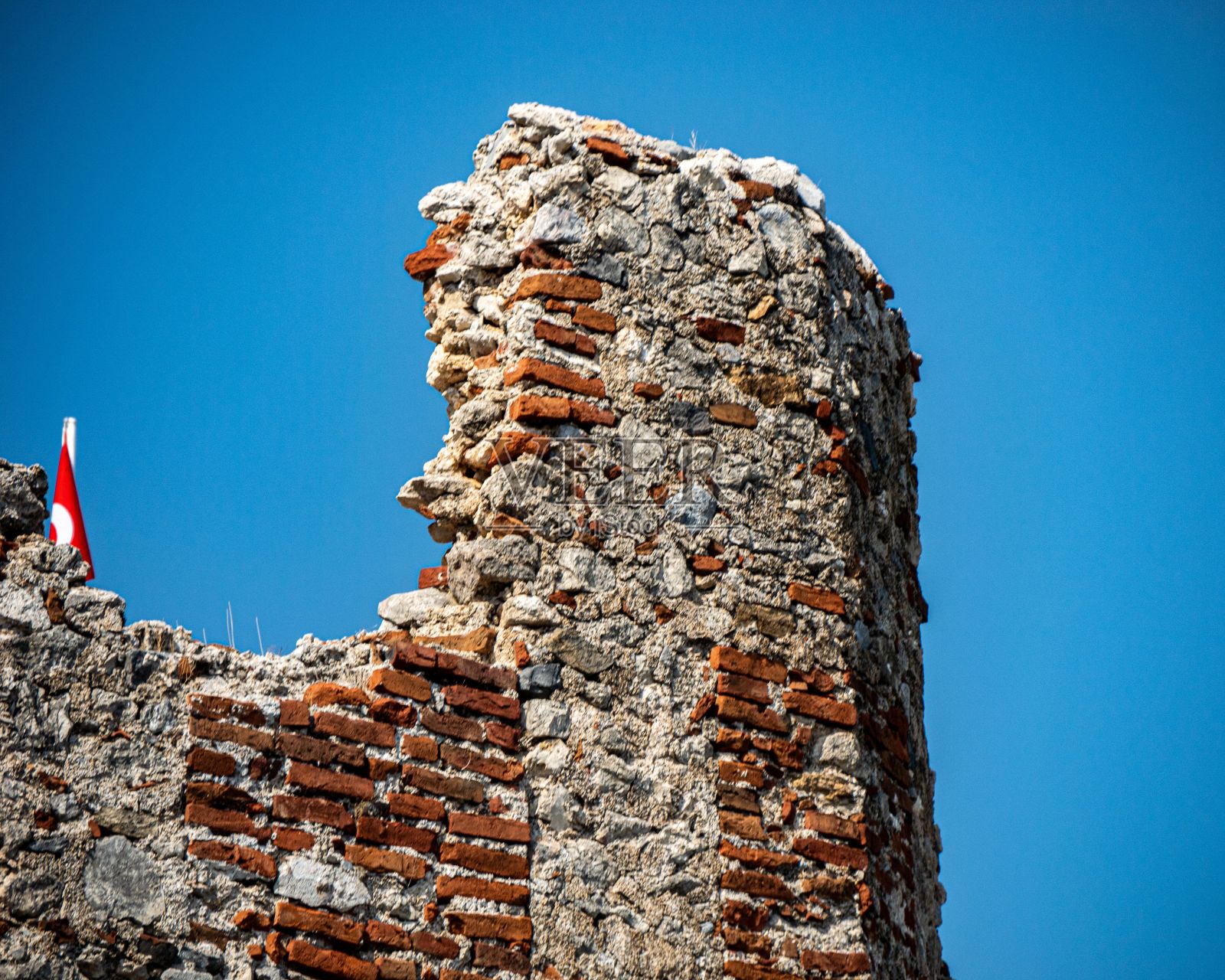 土耳其一个阳光明媚的日子,蓝天前的阿拉尼亚城堡遗址照片摄影图片