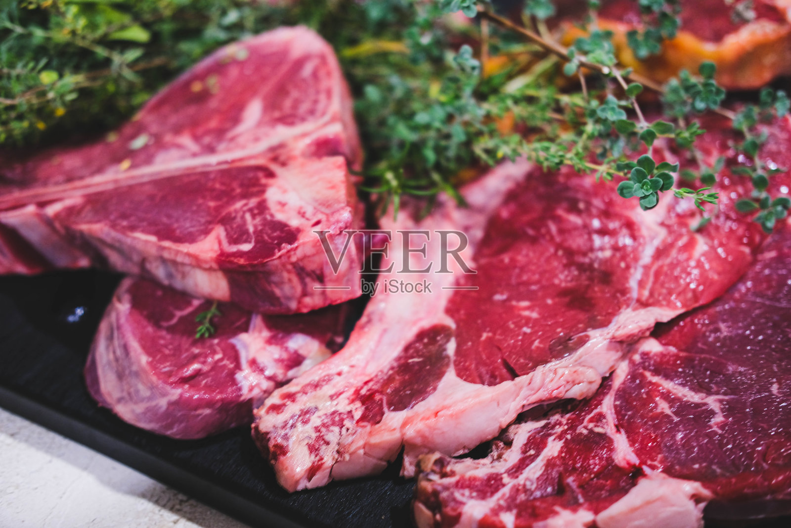生的牛排照片摄影图片