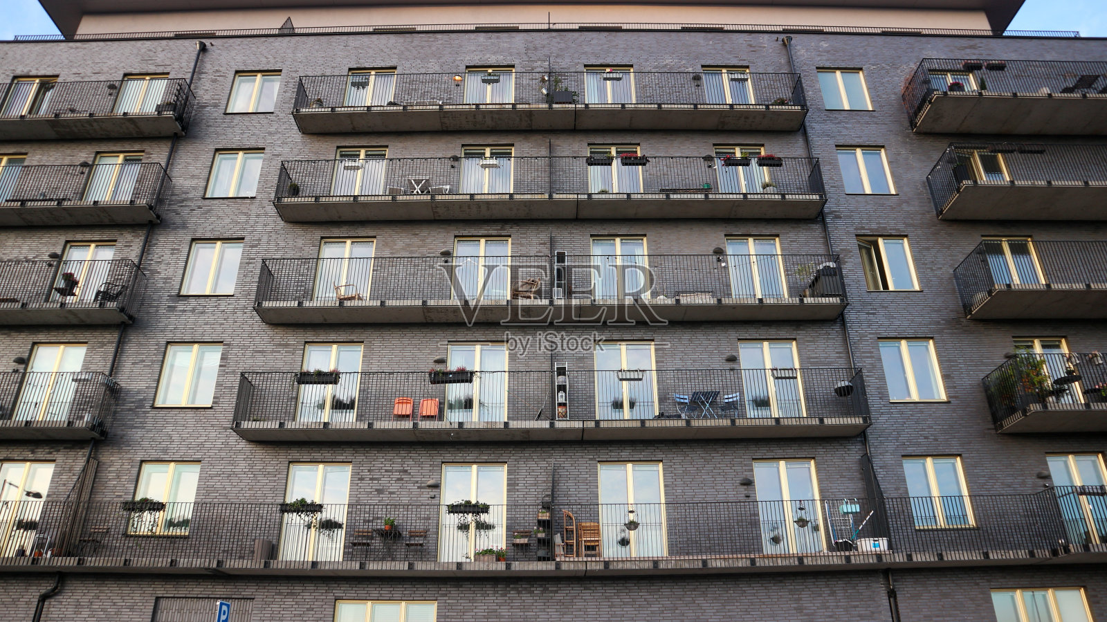 现代砖建筑的低角度视图照片摄影图片