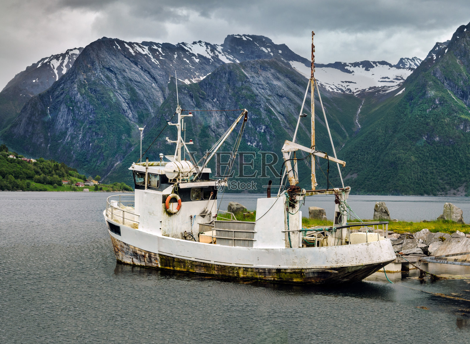 港湾里的船照片摄影图片