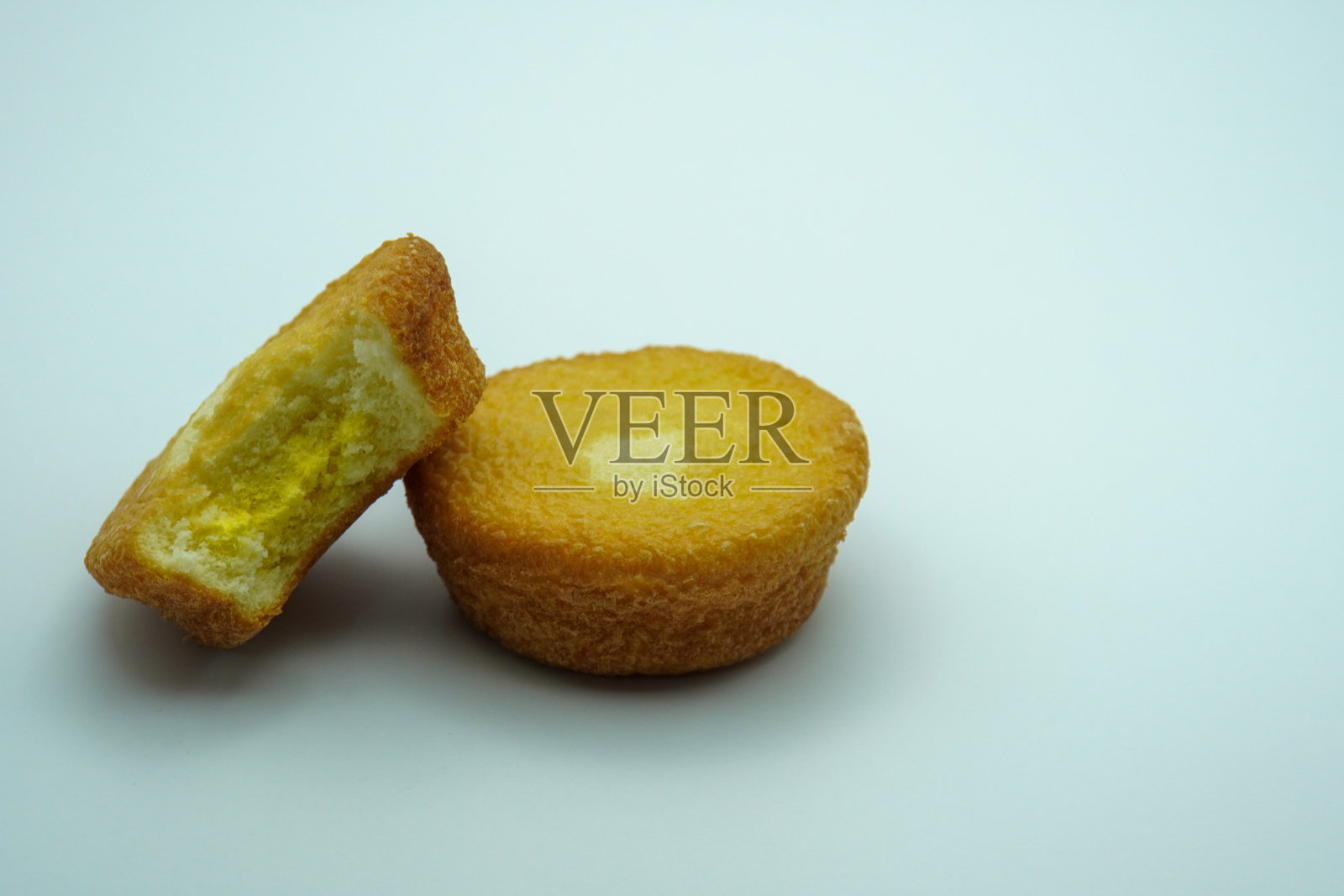 白色背景的软蛋糕照片摄影图片