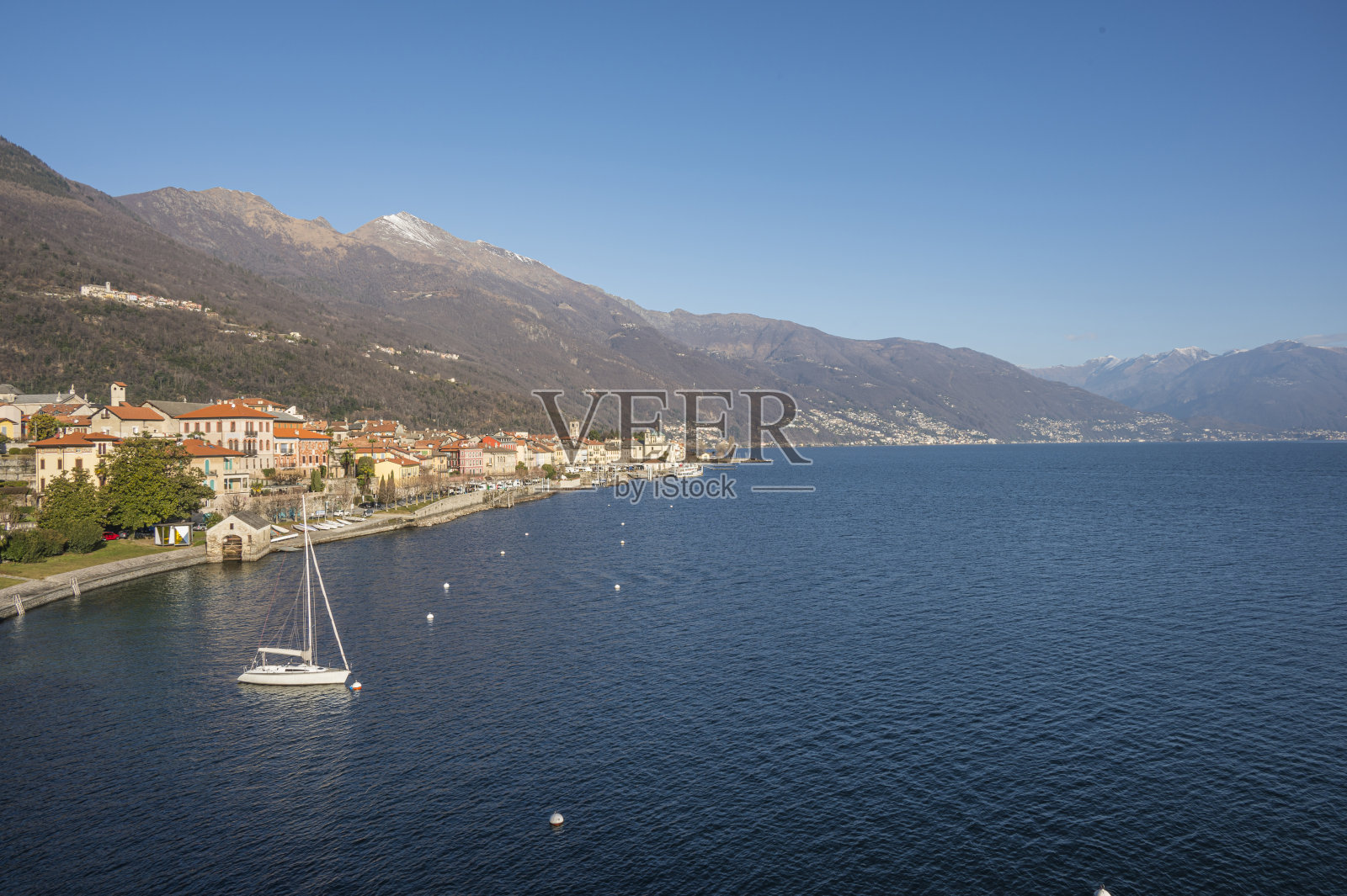 坎诺比奥湖和马焦雷湖的高角度视图照片摄影图片