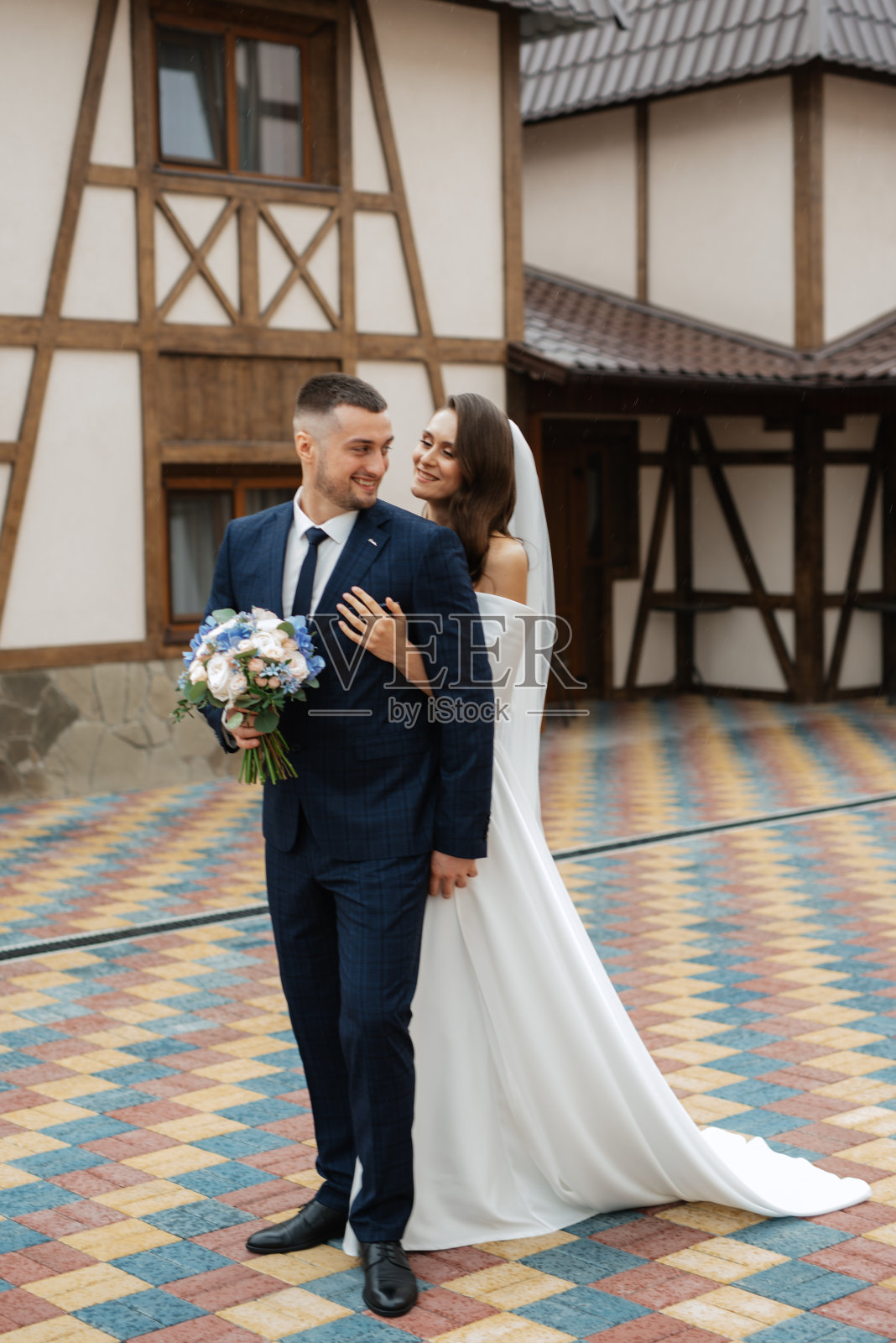 新郎新娘的第一次见面照片摄影图片