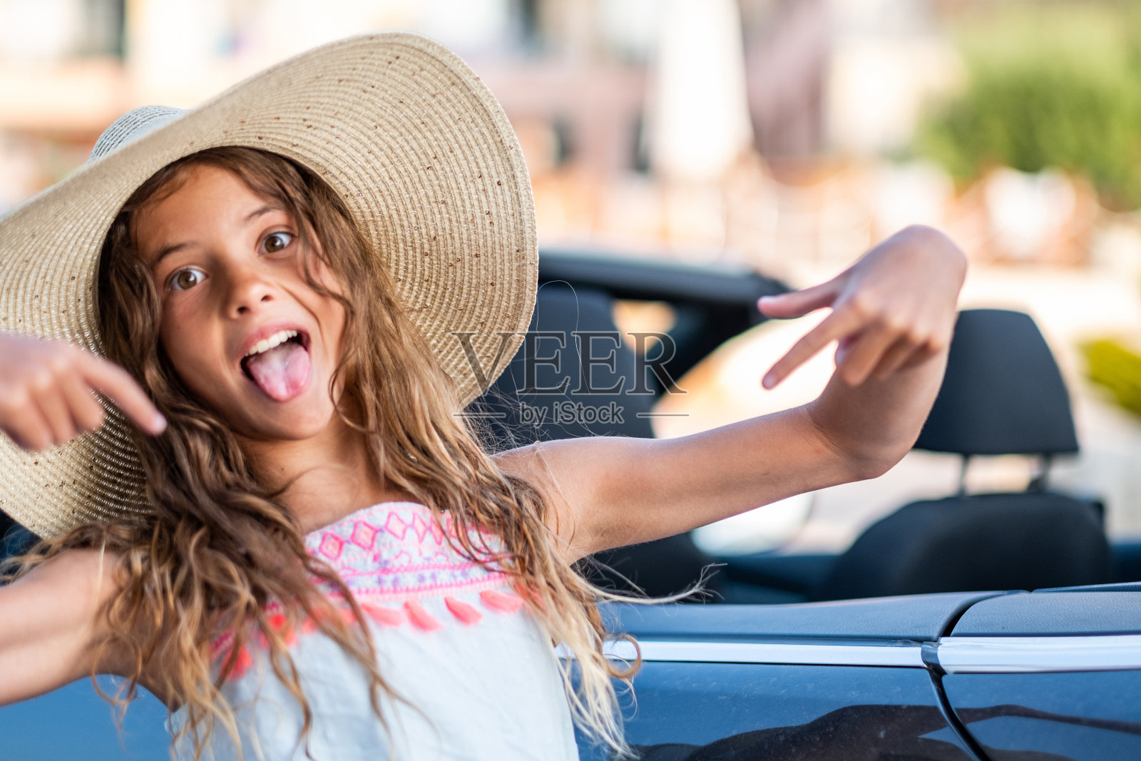 少女玩得很开心。照片摄影图片