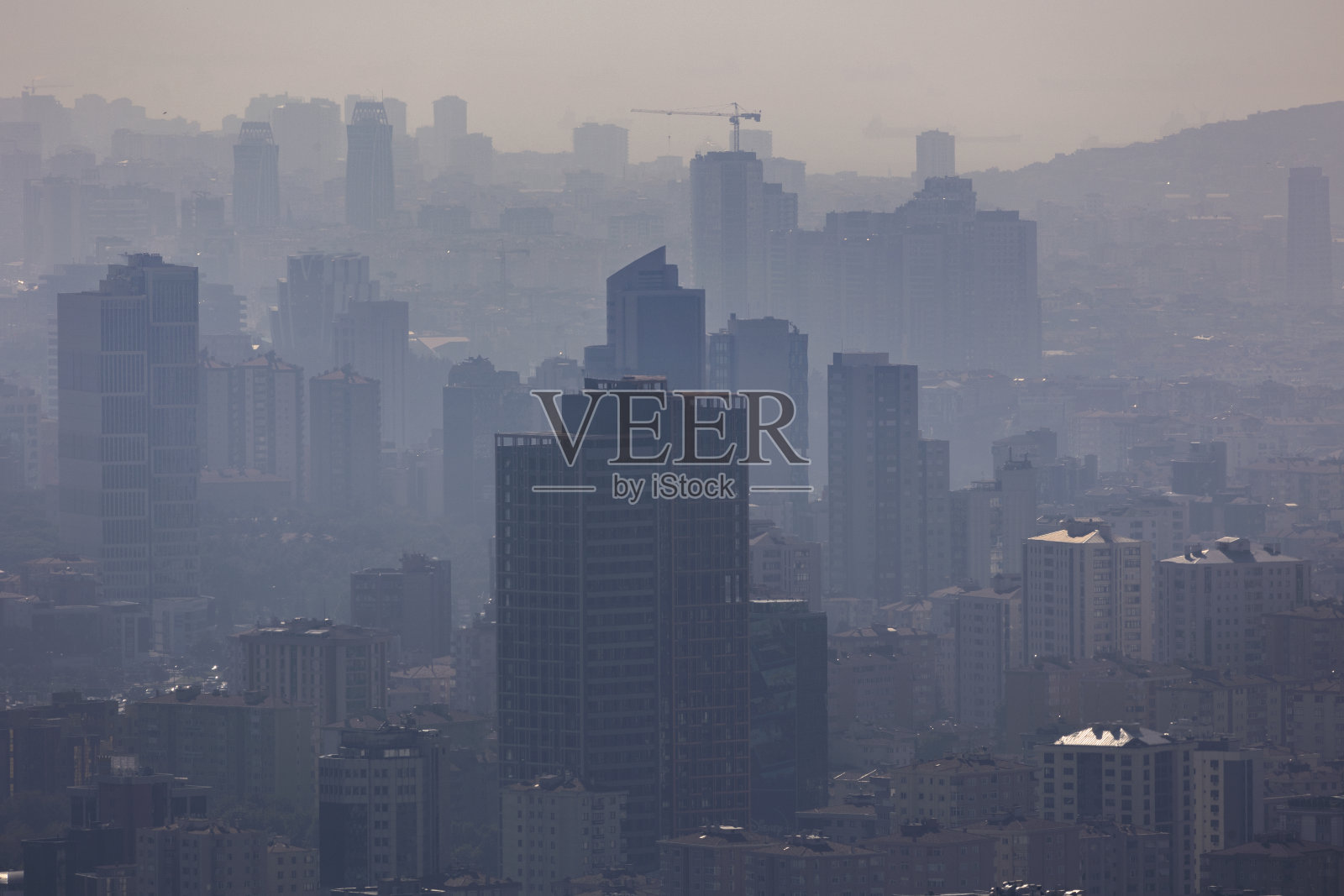 雾中的伊斯坦布尔摩天大楼照片摄影图片