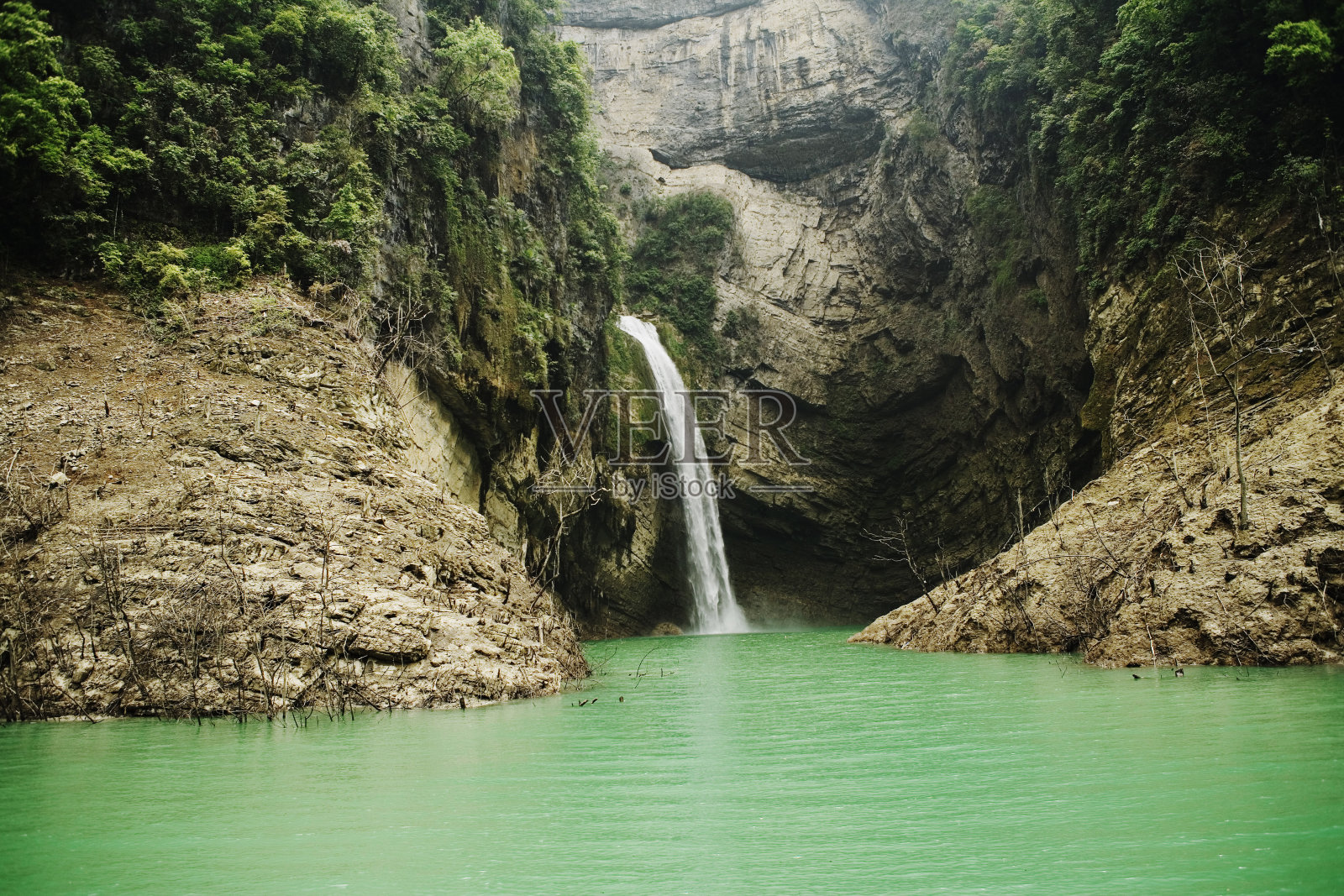 美丽的瀑布照片摄影图片