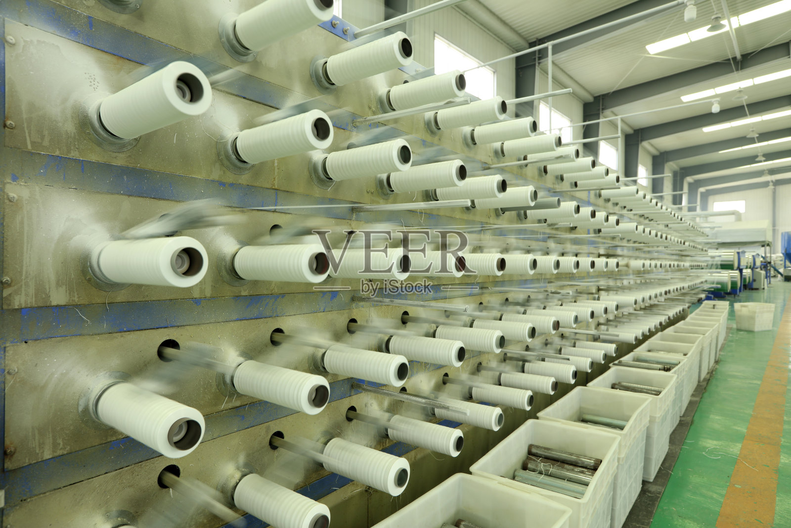 织造带生产车间,生产纺织带的工厂车间照片摄影图片