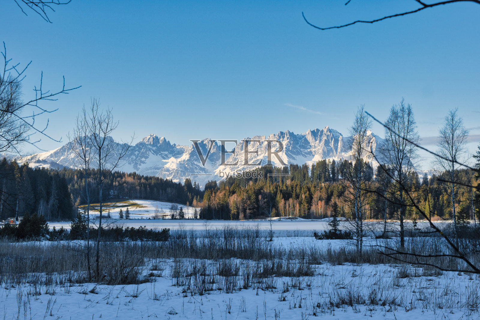 Wilder Kaiser behind the Schwarzsee Kitzbühel照片摄影图片