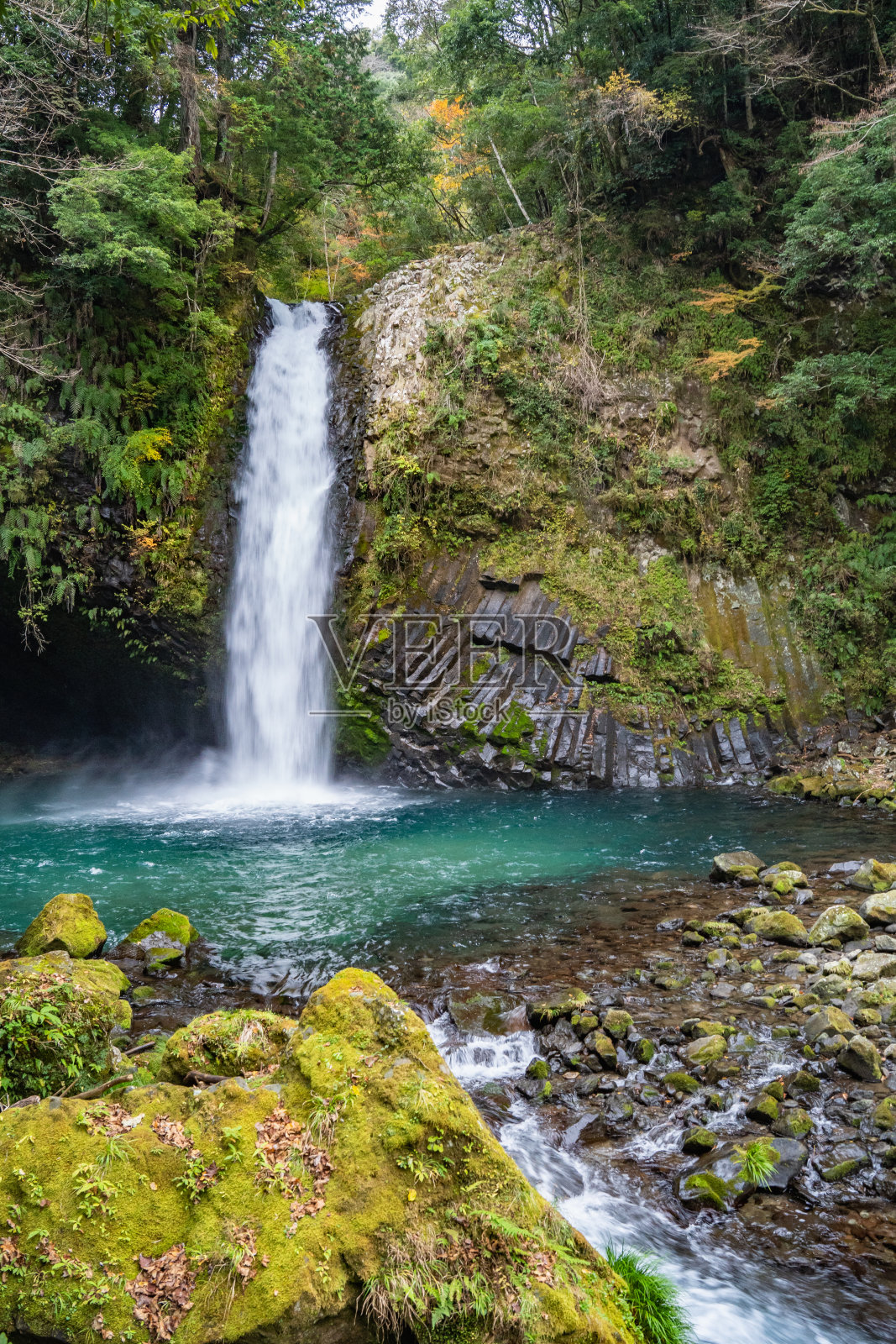 乔仁瀑布是日本静冈县伊豆市汤岛区的瀑布照片摄影图片