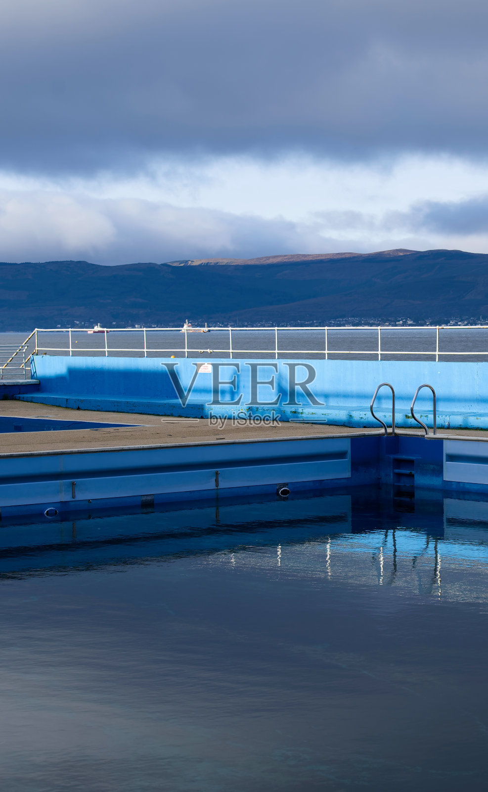 Gourock的露天游泳池关闭进行维护照片摄影图片