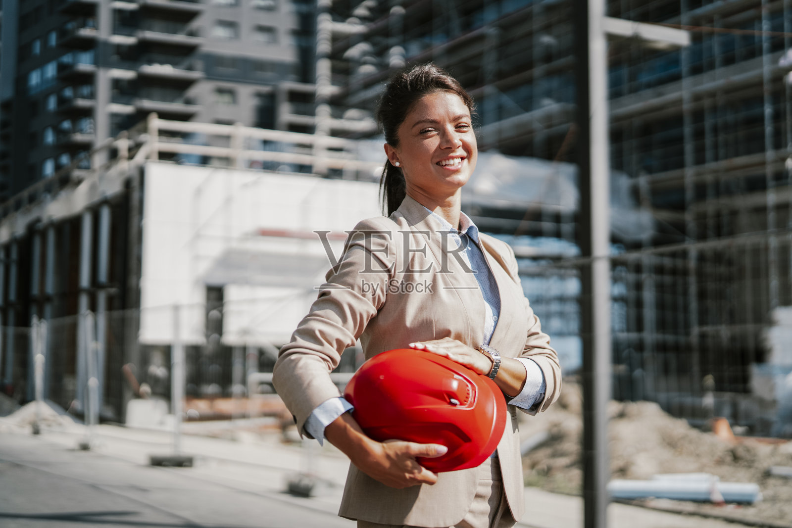 女工程师和她的设备照片摄影图片